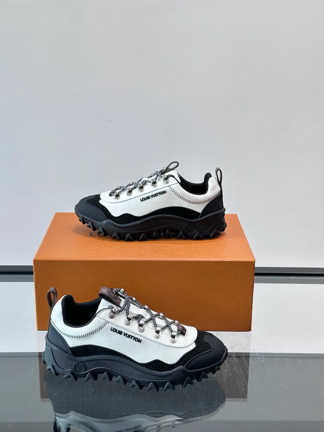 Кроссовки Женские Louis Vuitton 13580311