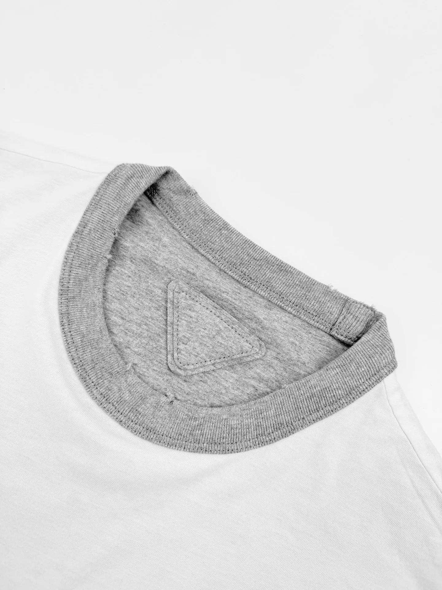 Футболки Женские Prada 1646326