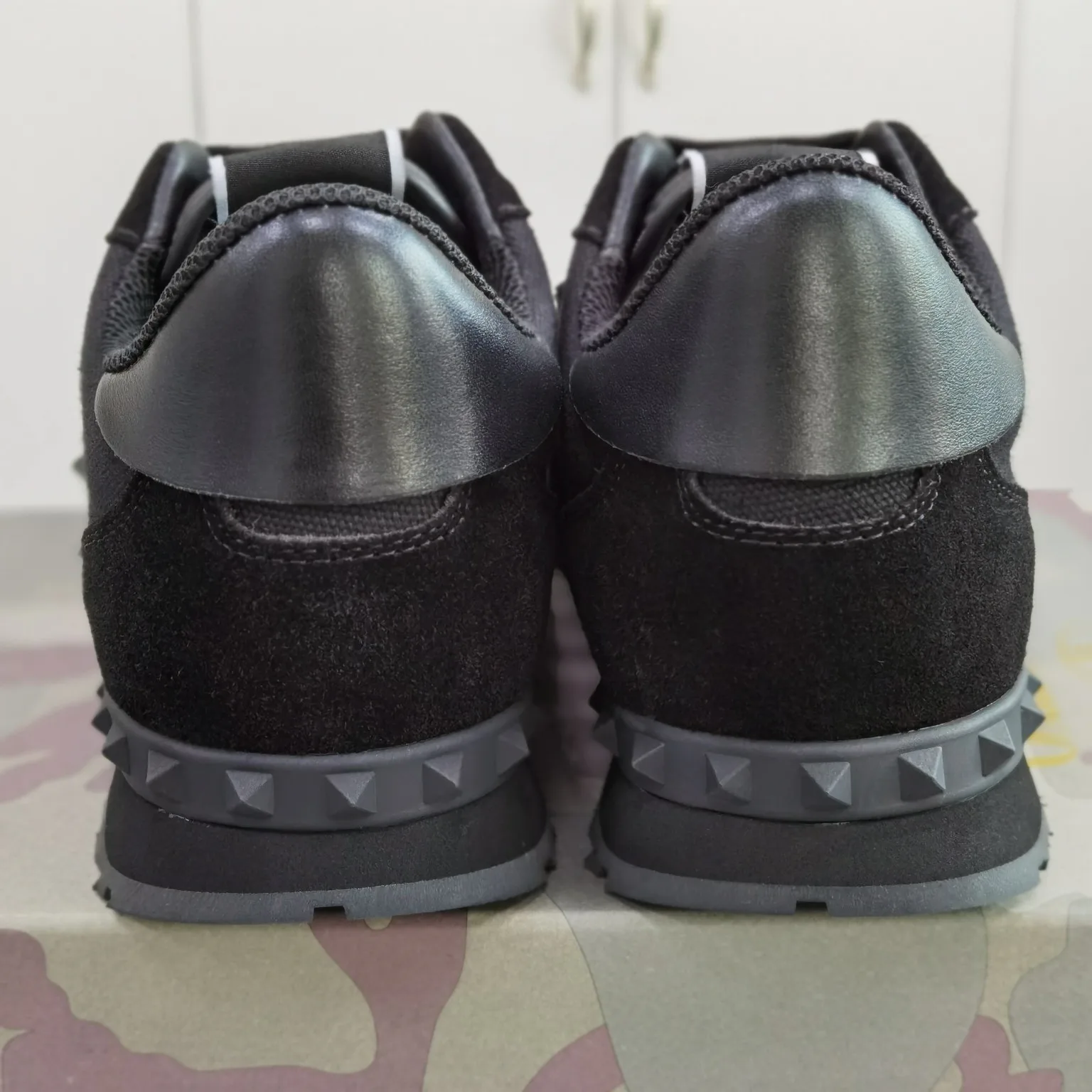 Кроссовки Женские Valentino 10736428