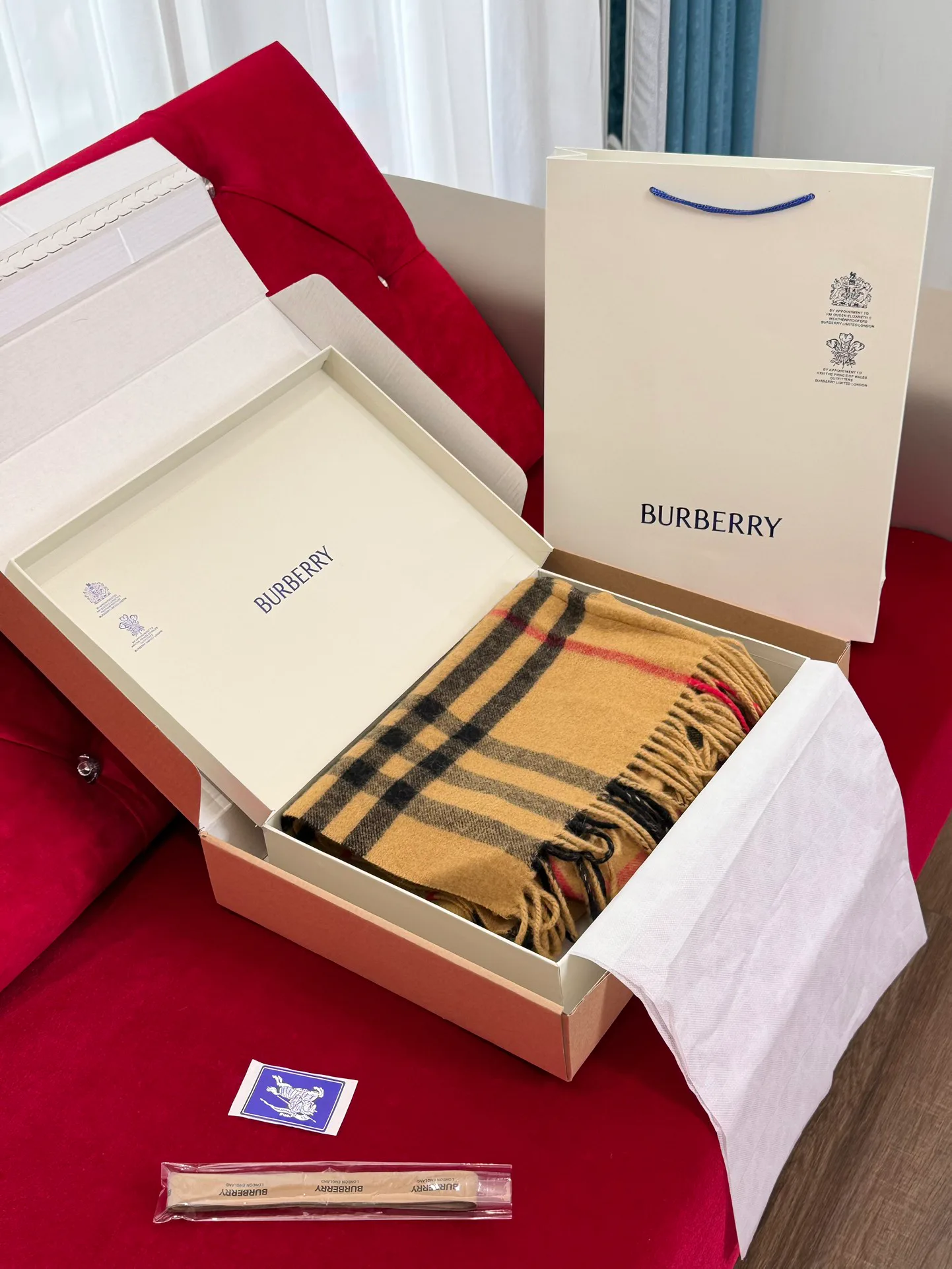 Шарфы Burberry 18287614