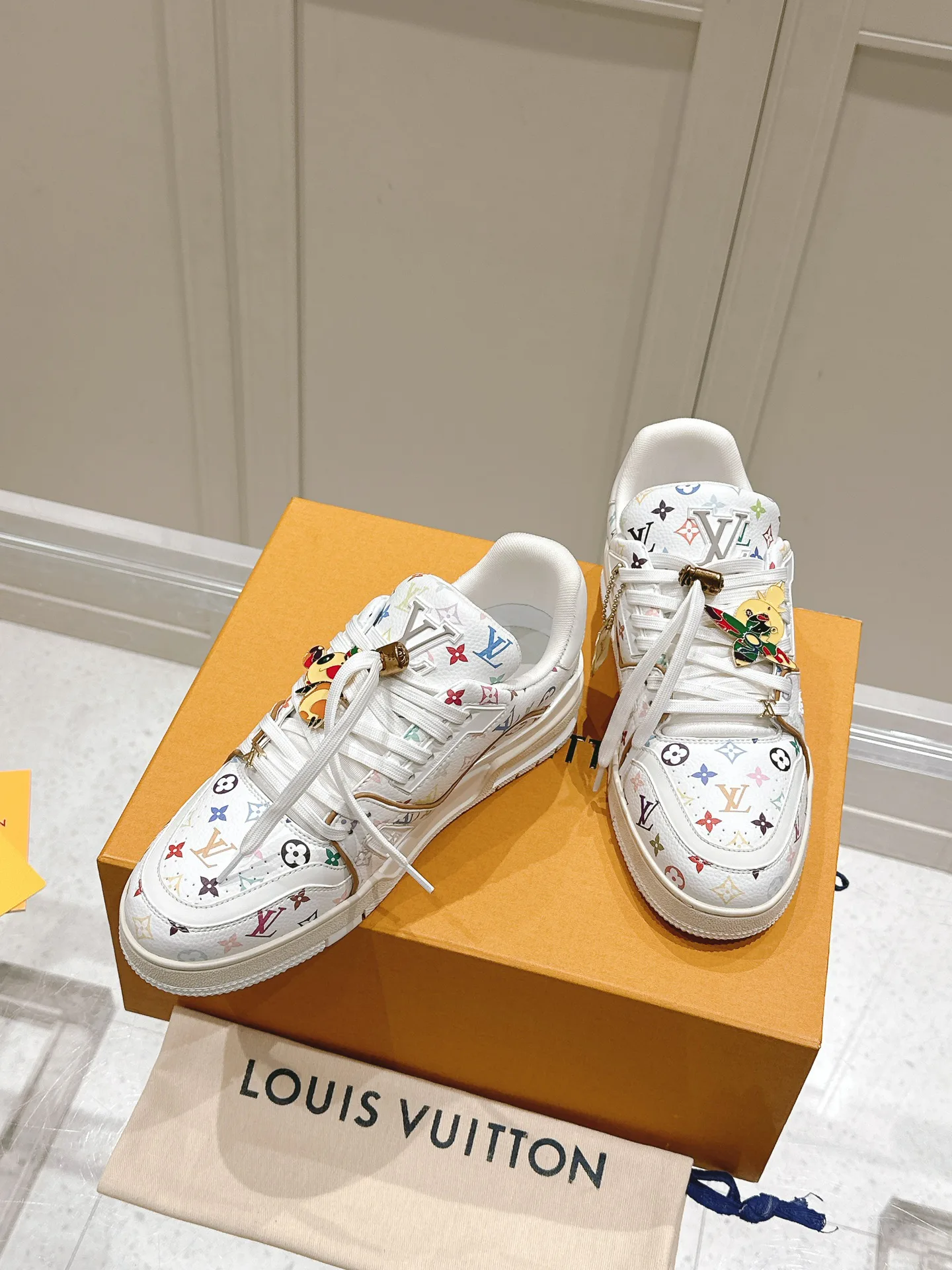 Кроссовки Женские Louis Vuitton 21207