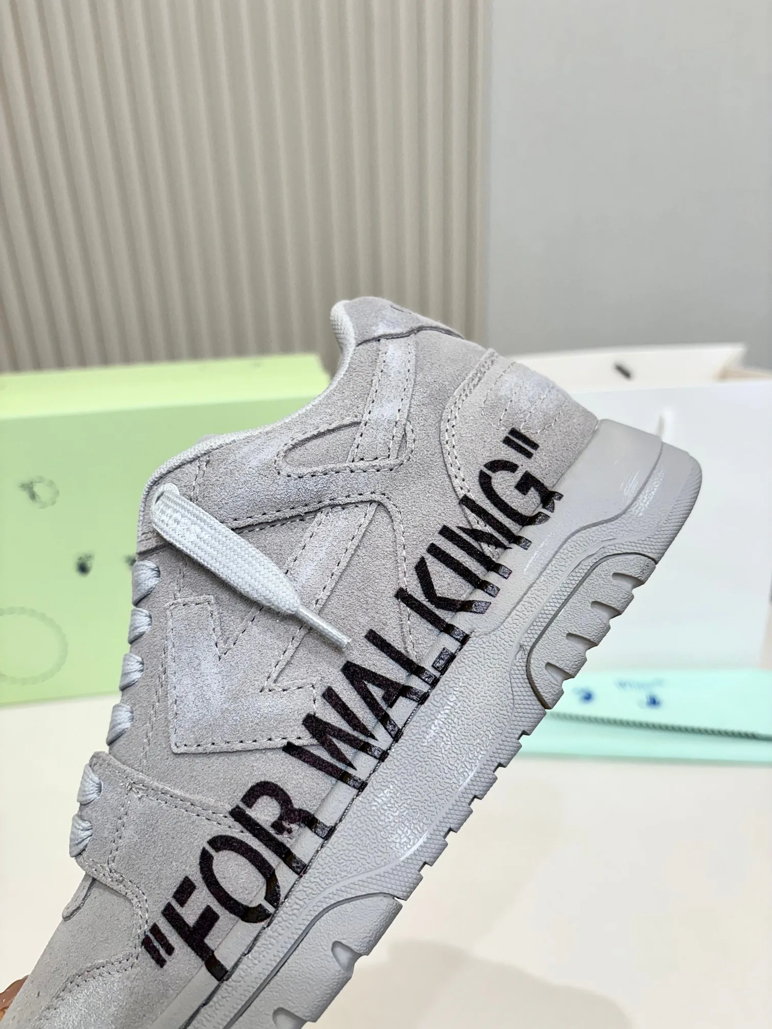 Кроссовки Женские Off-White 18437417