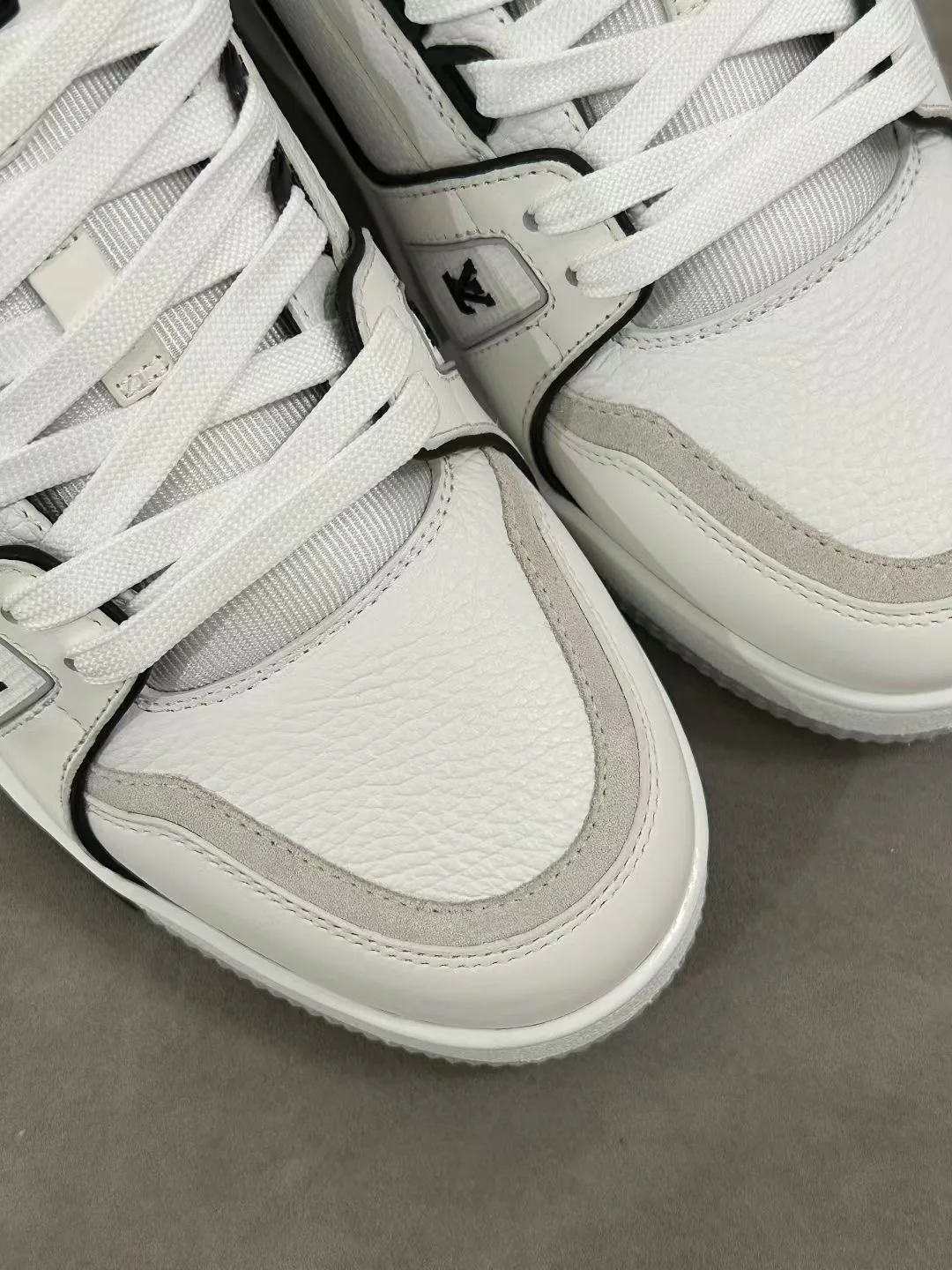 Кроссовки Женские Louis Vuitton 1189216