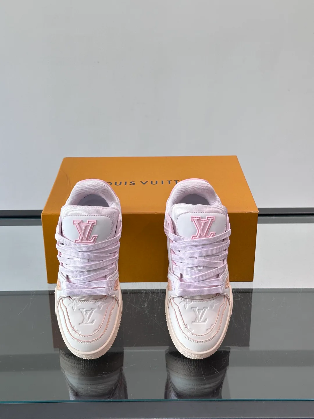 Кроссовки Женские Louis Vuitton 12764327