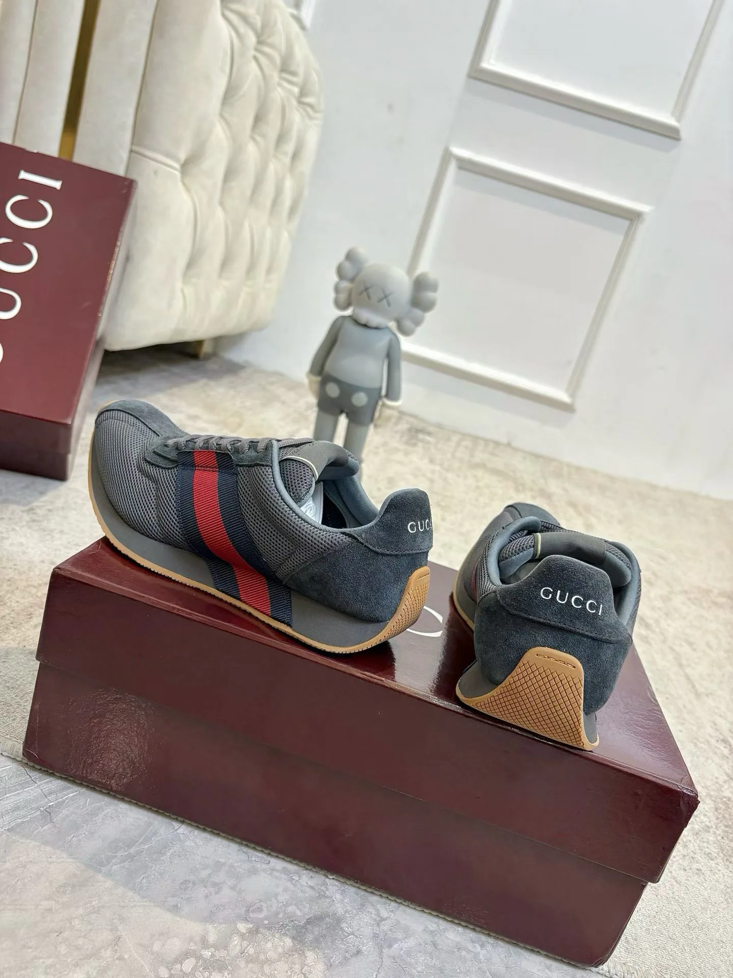 Кроссовки Женские Gucci 18466239