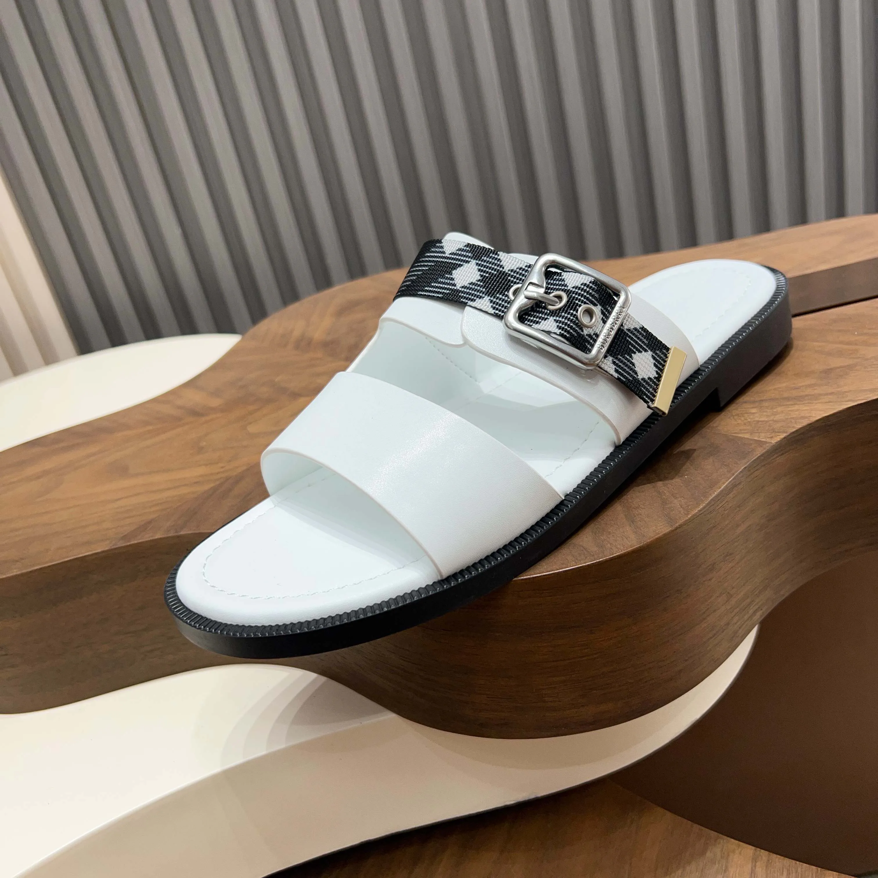 Шлепанцы Женские Burberry 15383698