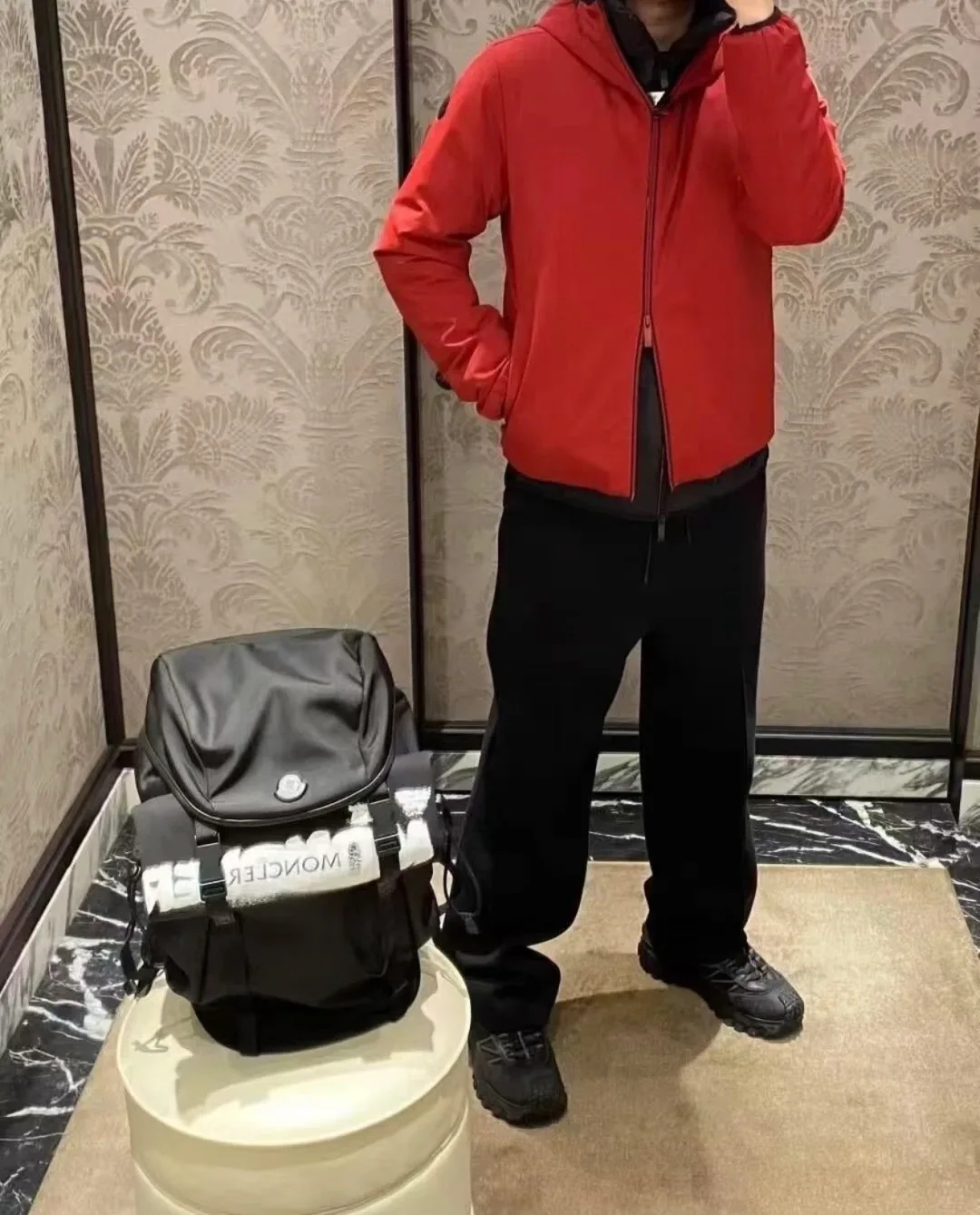 Куртки И Пуховики Мужские Moncler 618520