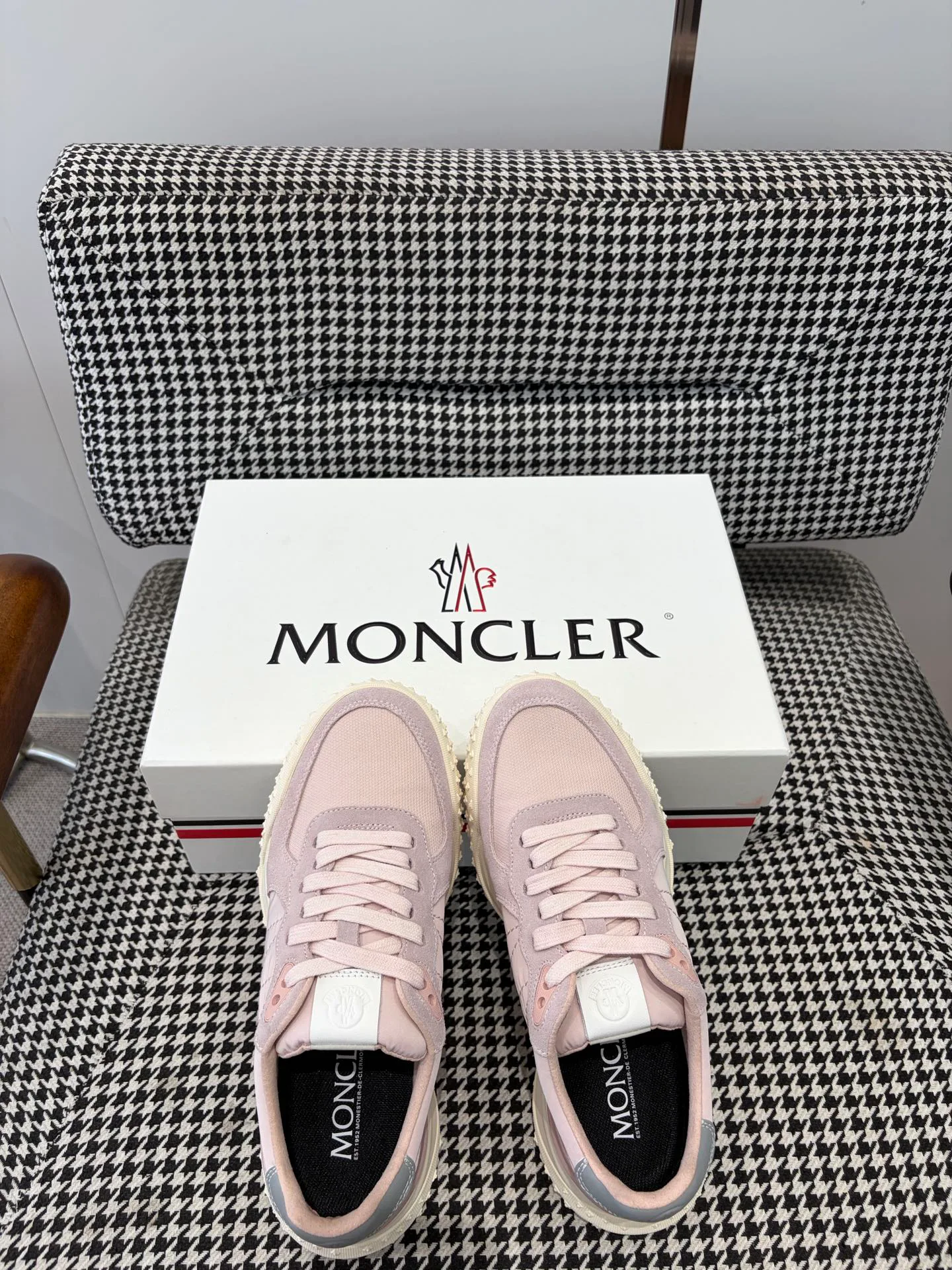 Кроссовки Женские Moncler 19081256