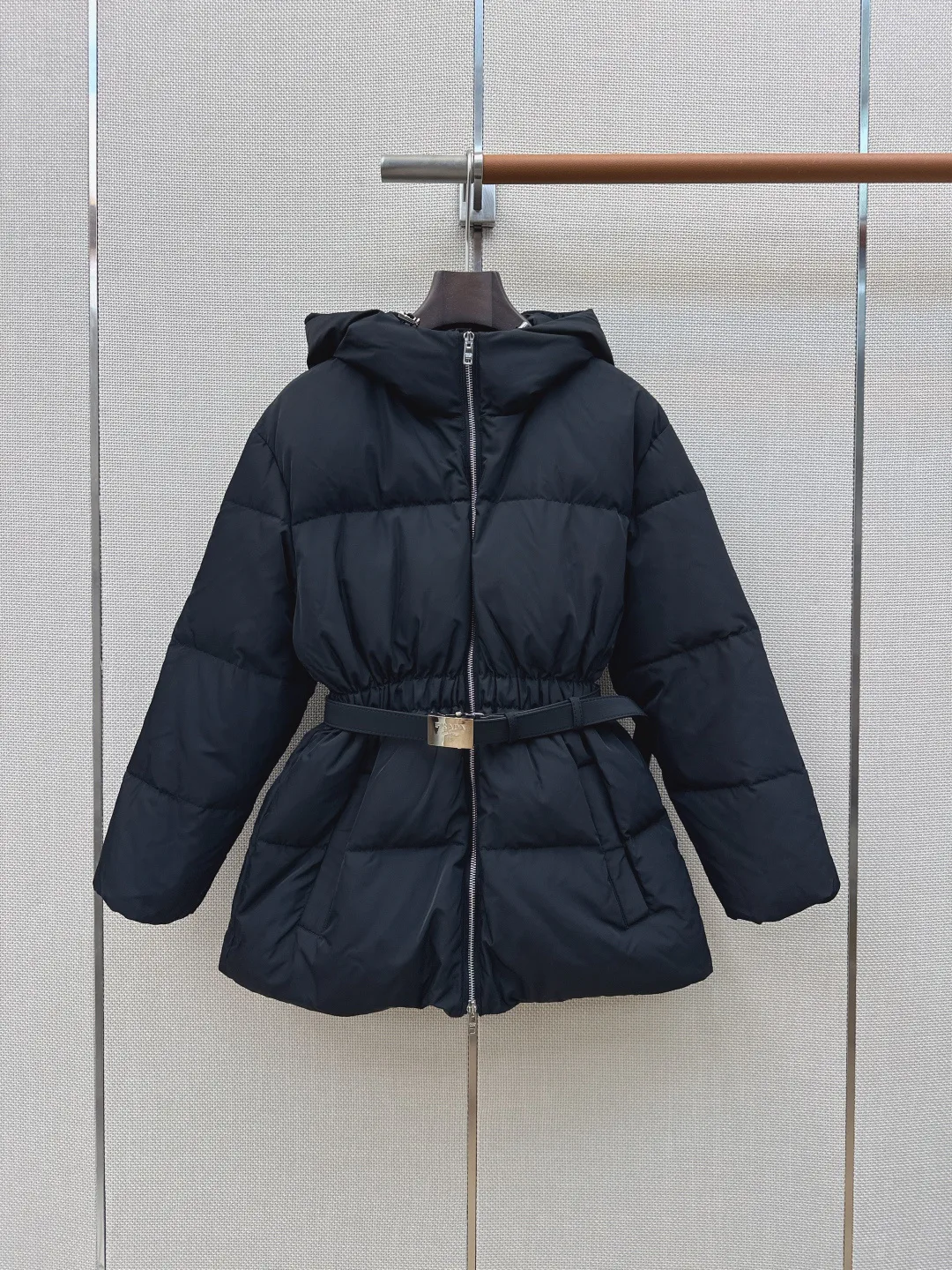 Куртки И Пуховики Женские Prada 19578901