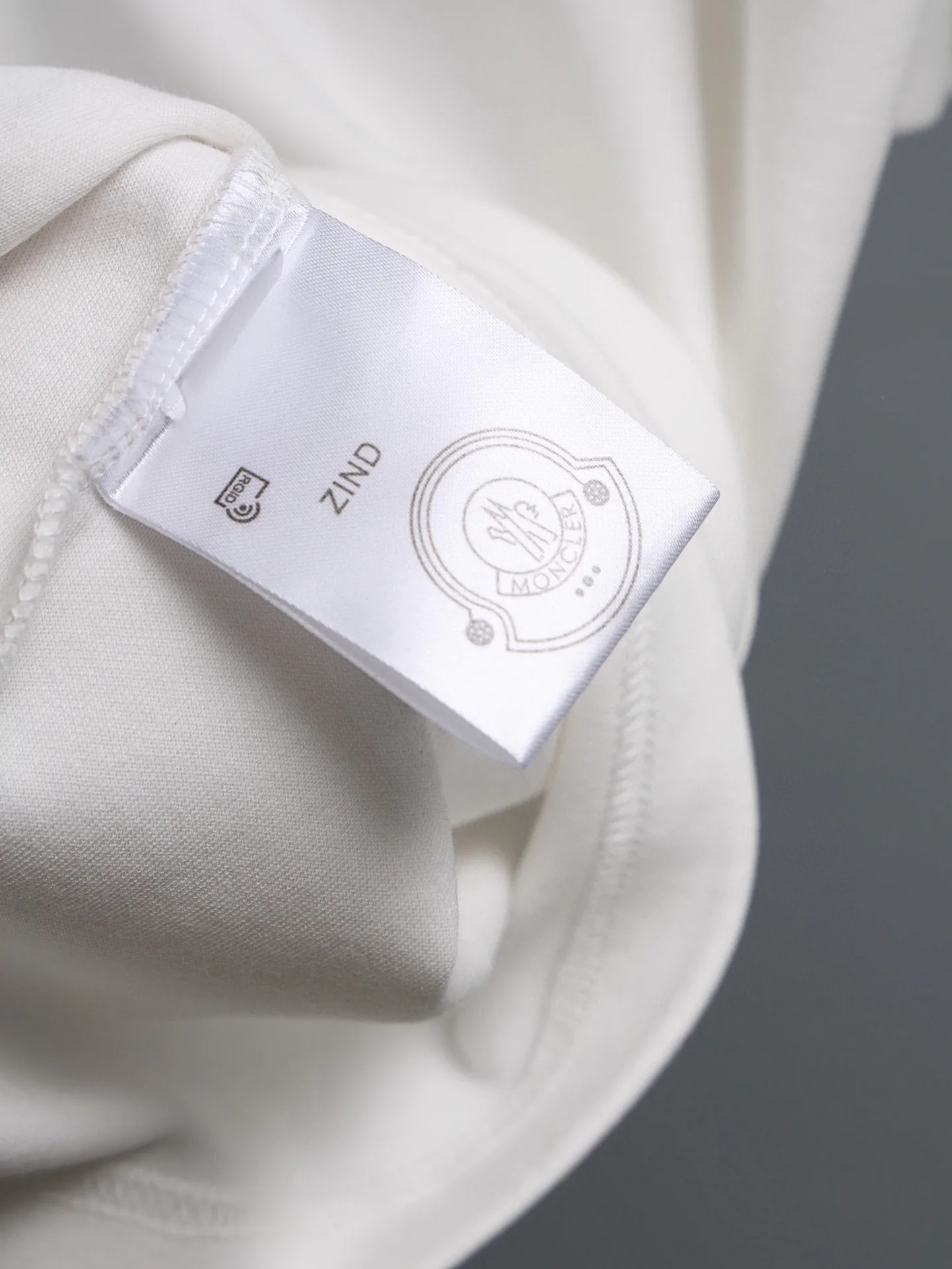 Футболки Женские Moncler 11256935