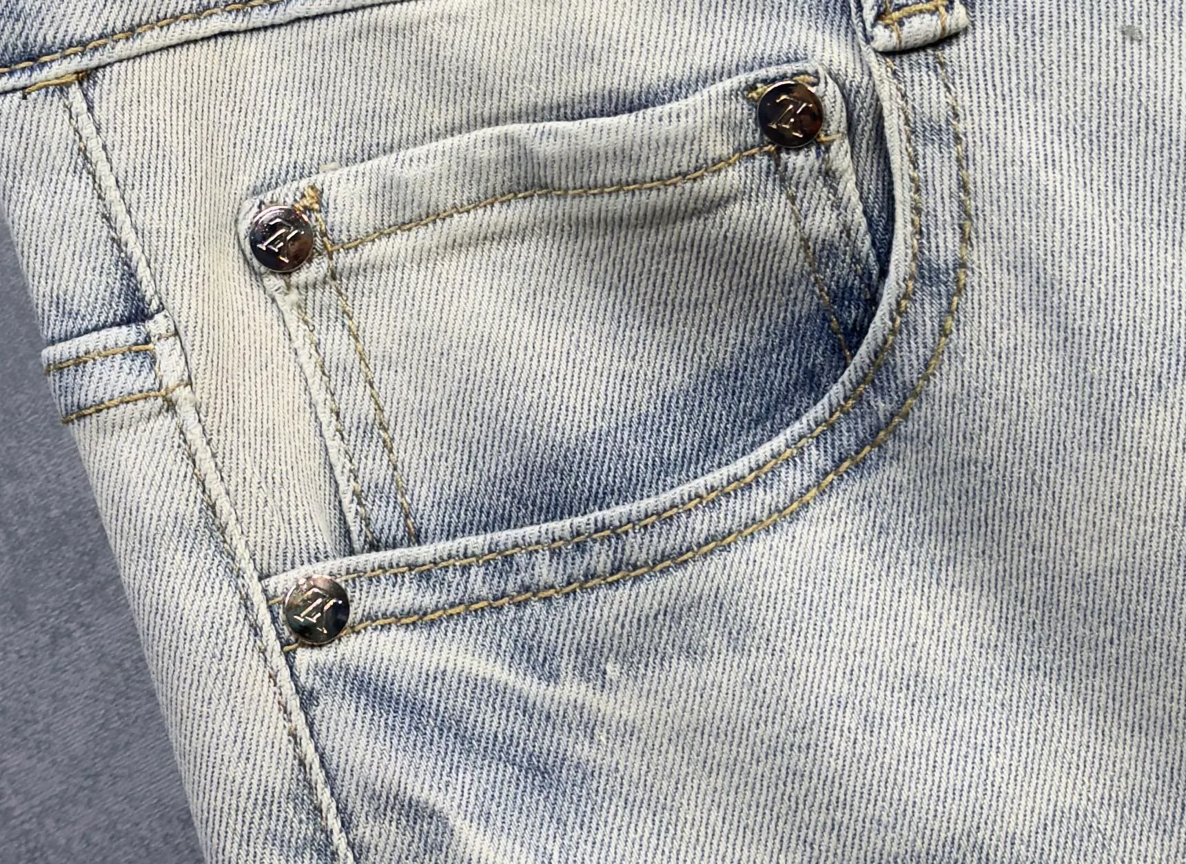 Джинсы Мужские Louis Vuitton 18098383