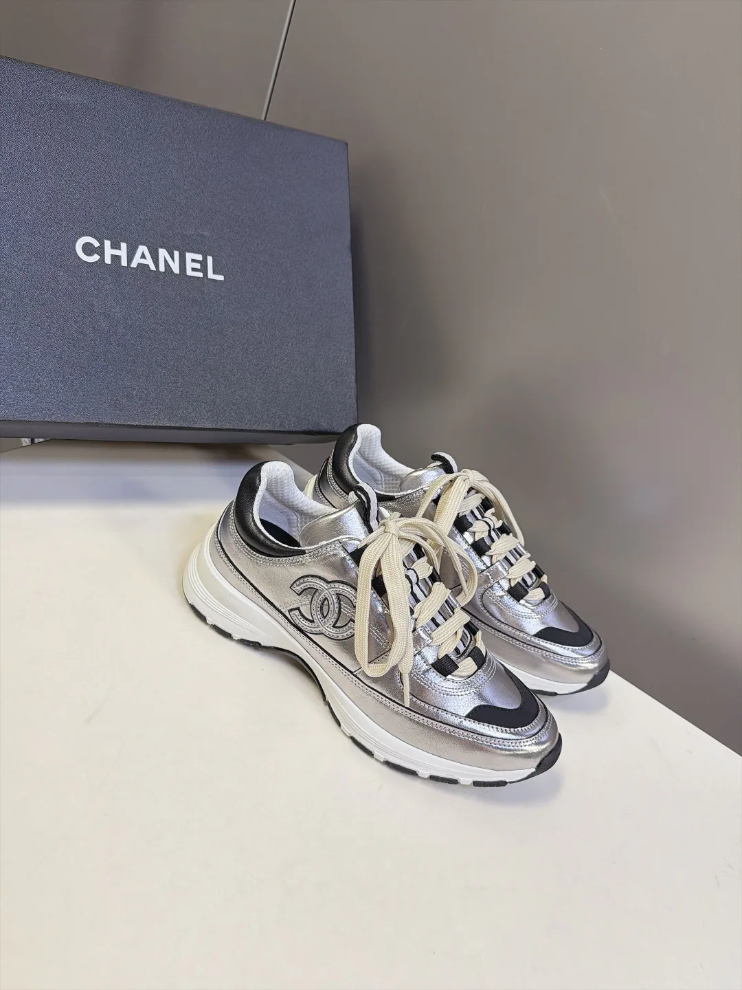 Кроссовки Женские Chanel 18693090