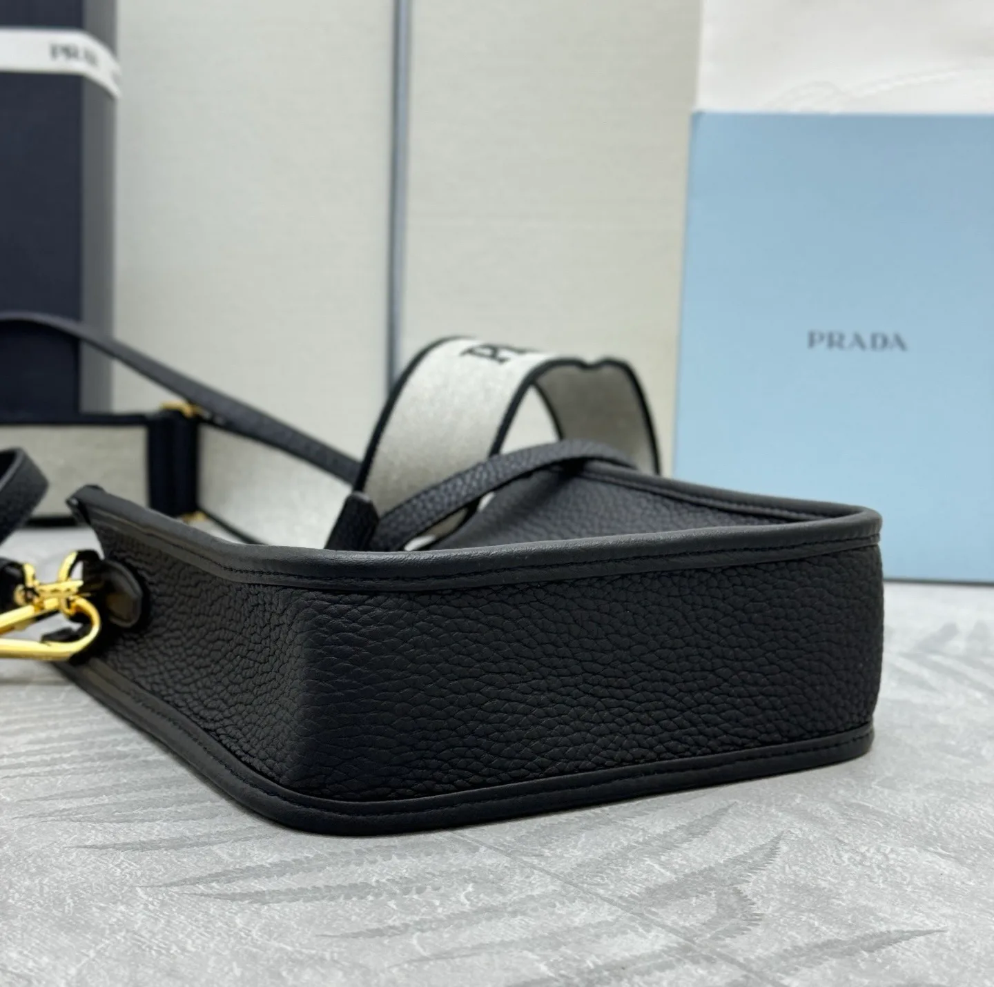 Сумки На Ремне Женские Fendi 14225460