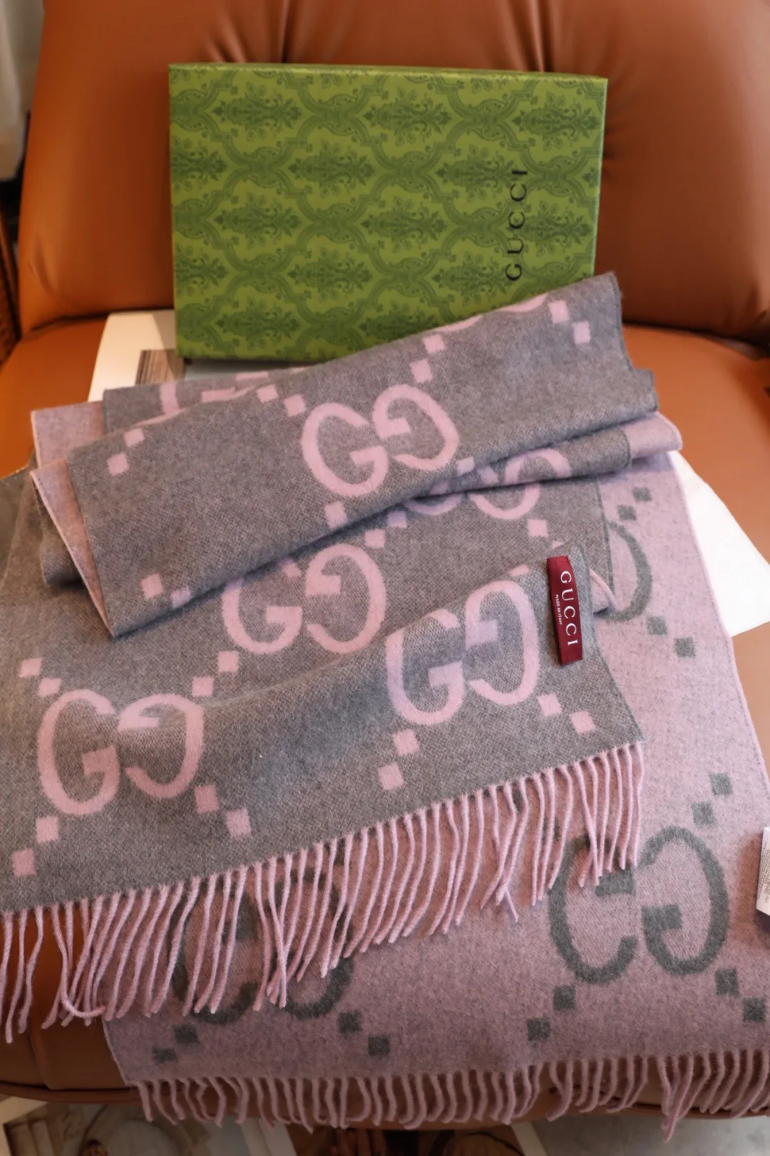 Шарфы Gucci 18265970