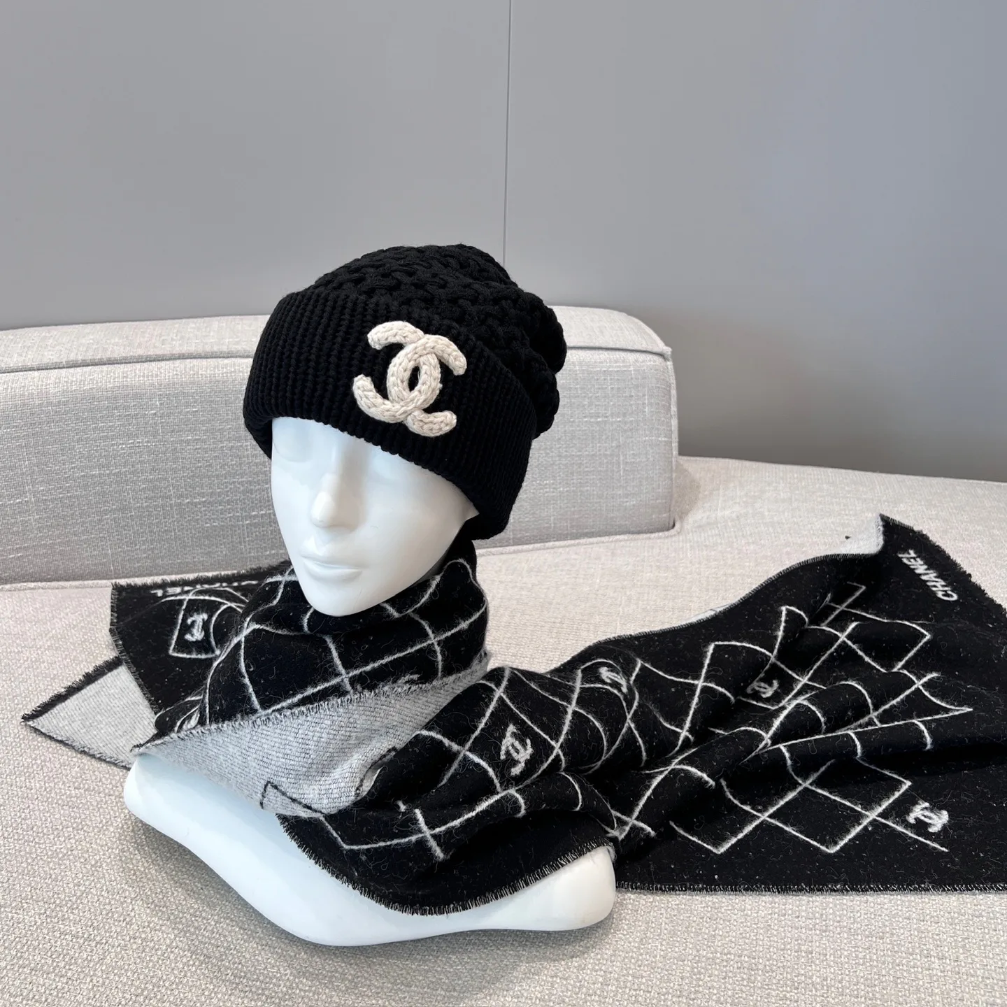 Шарфы Chanel 18560141