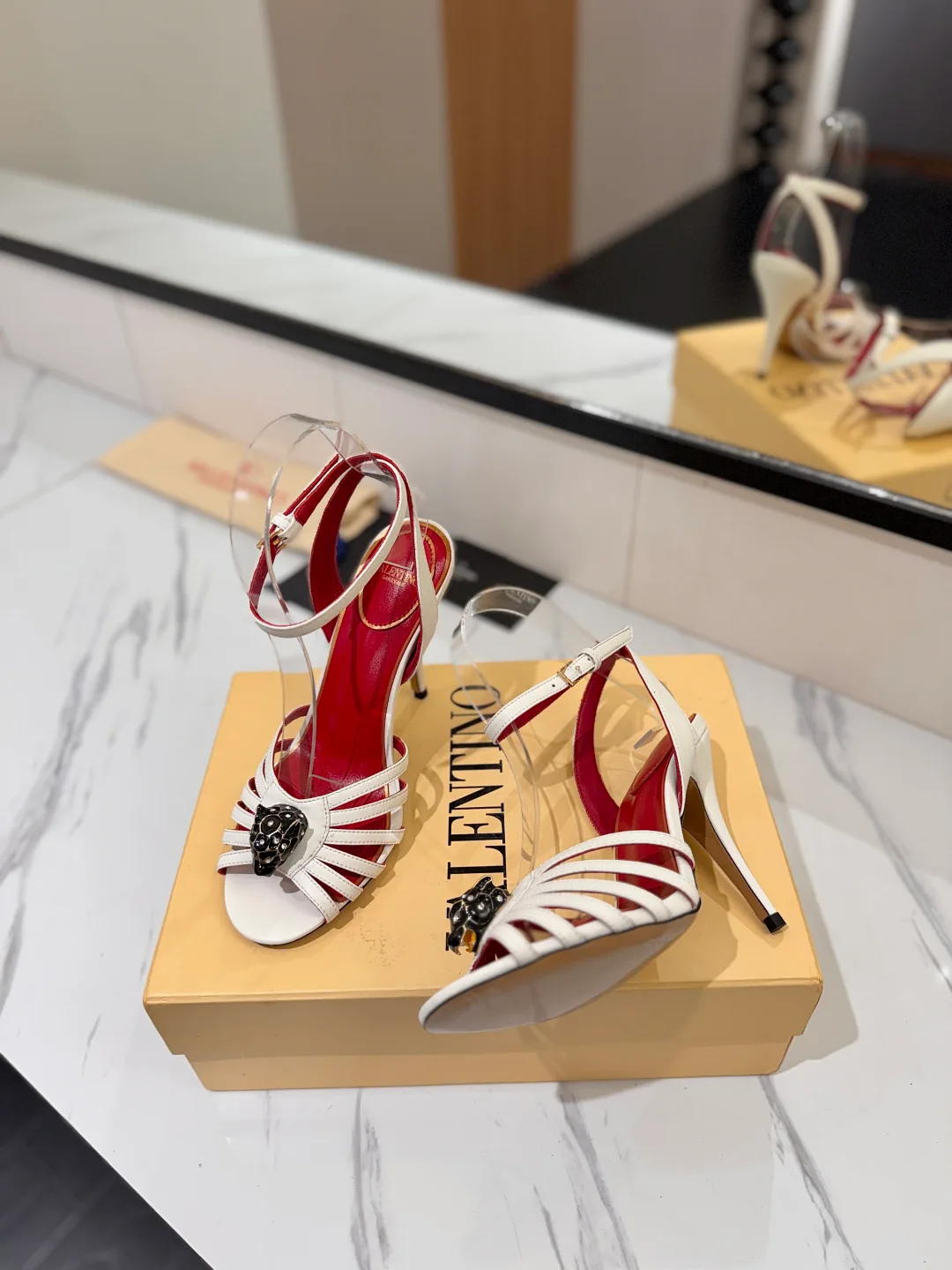 Босоножки Женские Valentino 18764265