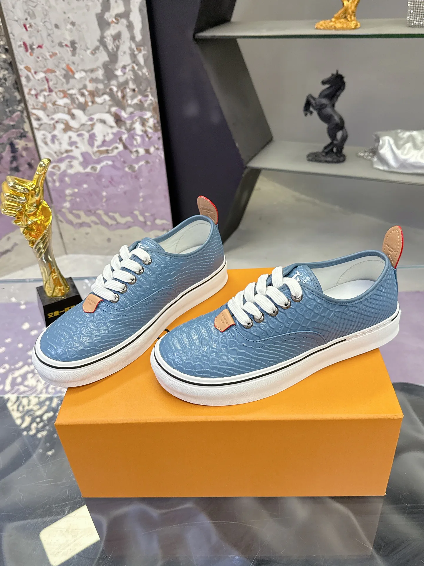 Кроссовки Мужские Louis Vuitton 17930916