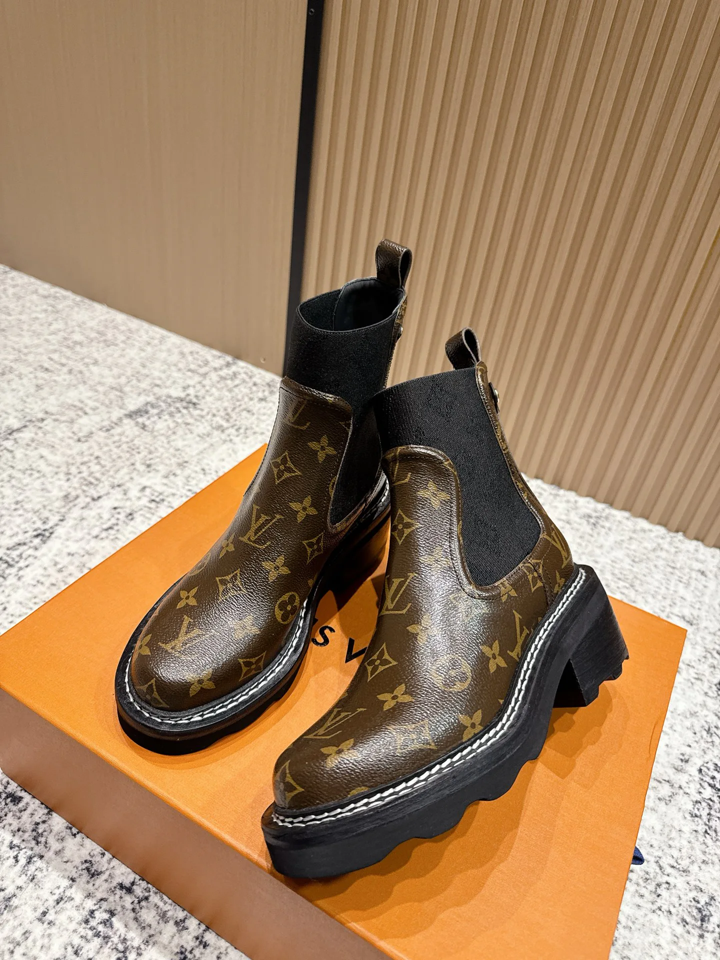 Ботинки Женские Louis Vuitton 247250