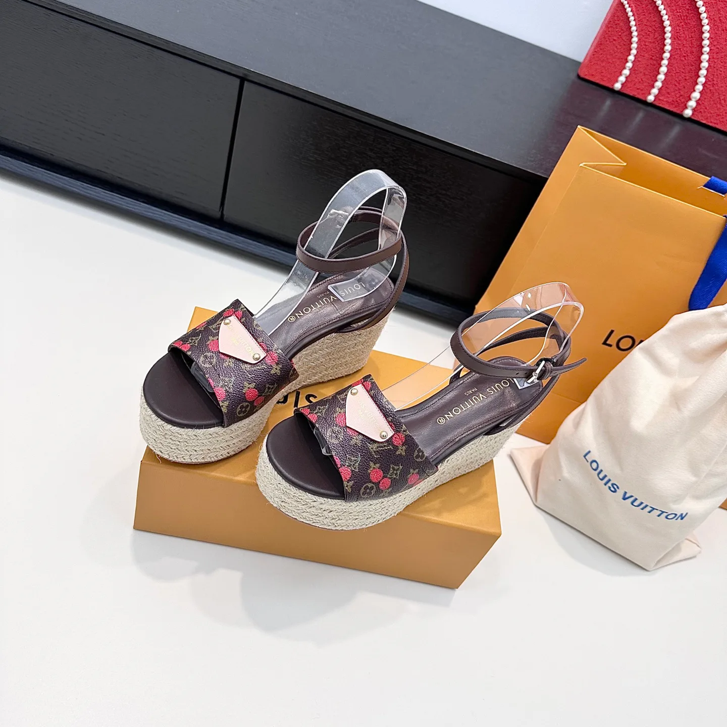 Сандалии Женские Louis Vuitton 11566068