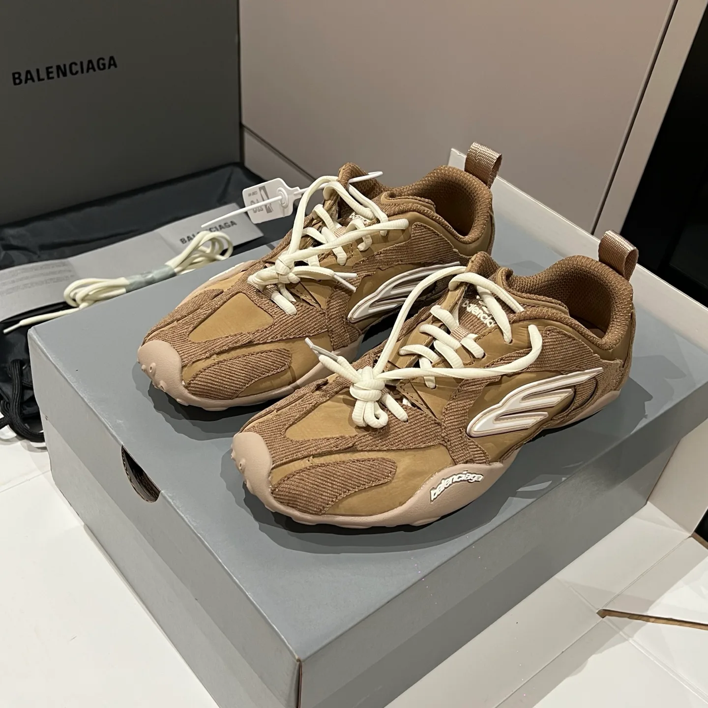 Кроссовки Женские Balenciaga 12948697