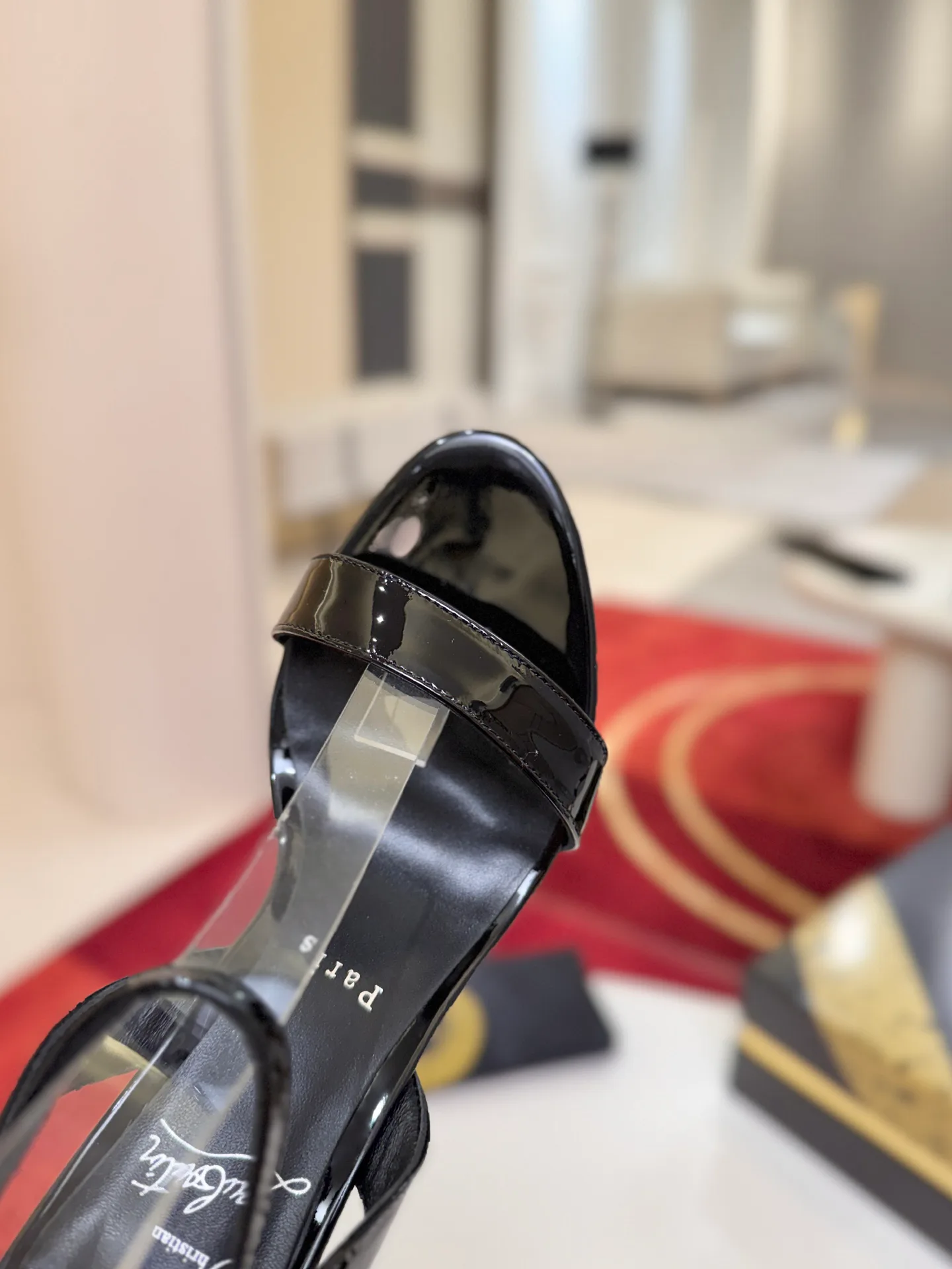 Босоножки Женские Christian Louboutin 18500926