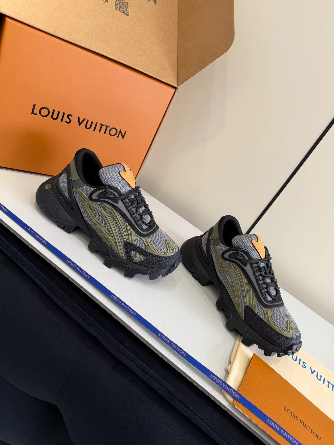 Кроссовки Мужские Louis Vuitton 11497558