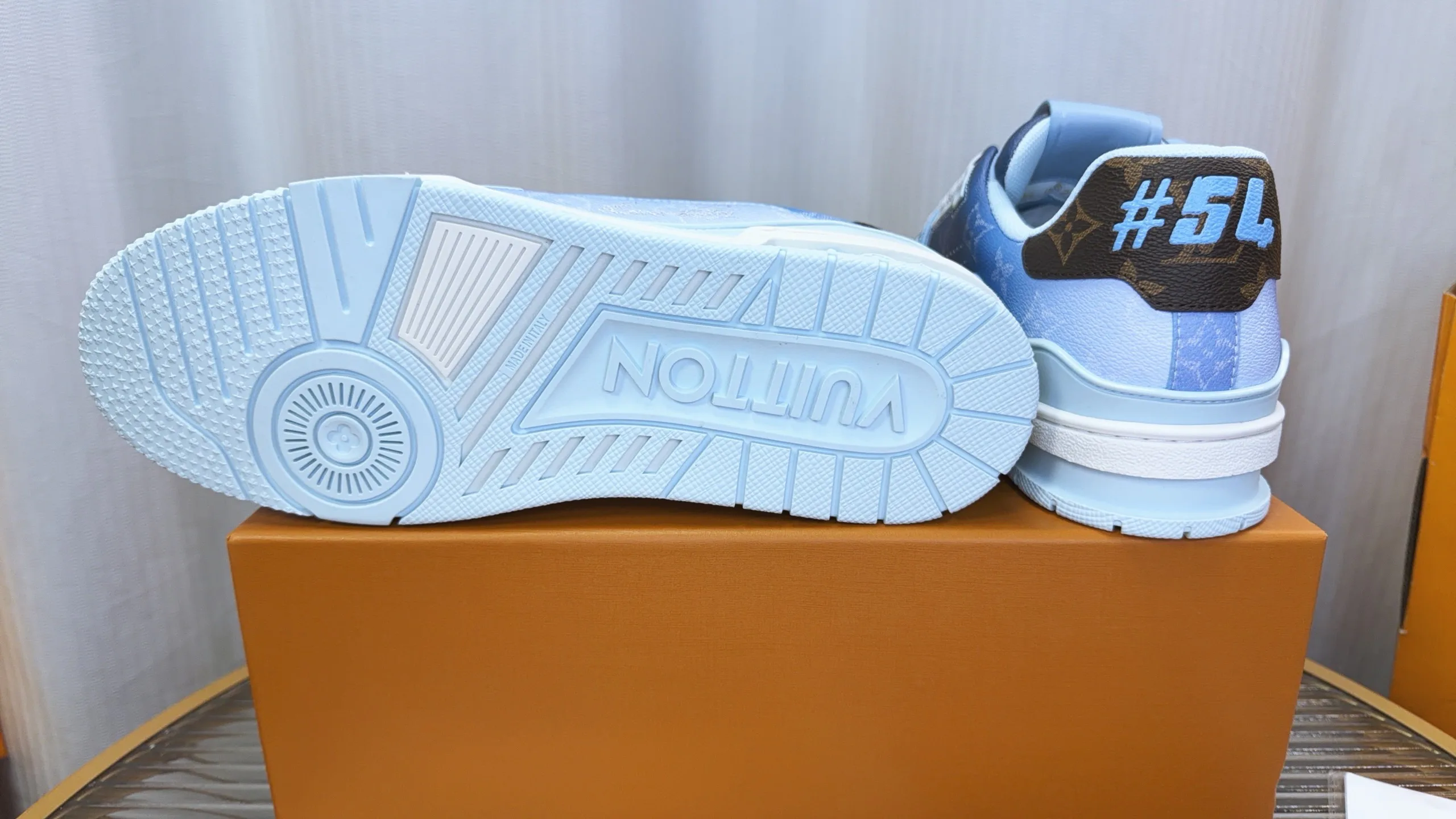 Кроссовки Женские Louis Vuitton 12156533