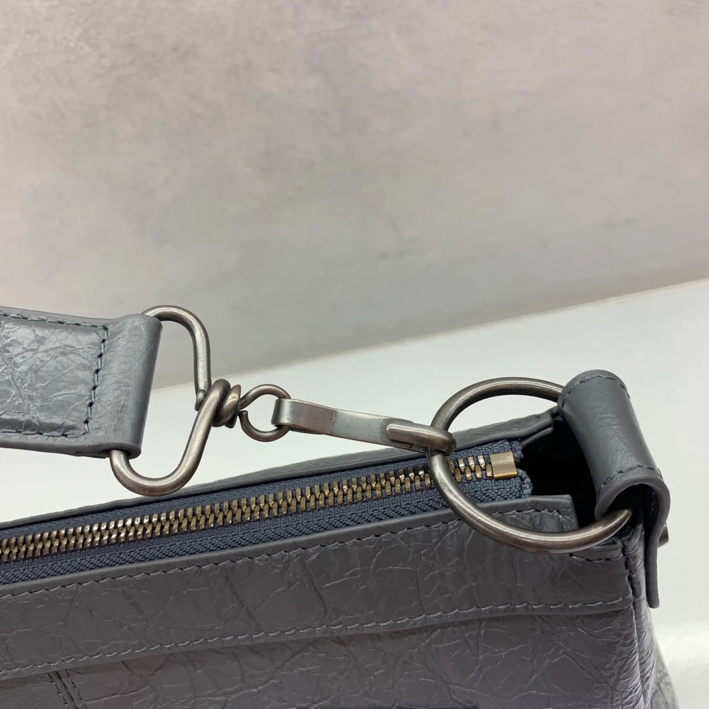 Сумки На Ремне Женские Balenciaga 17419152