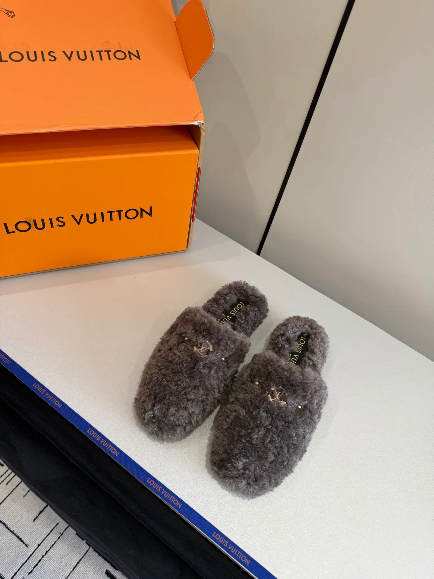 Тапочки Женские Louis Vuitton 20085249