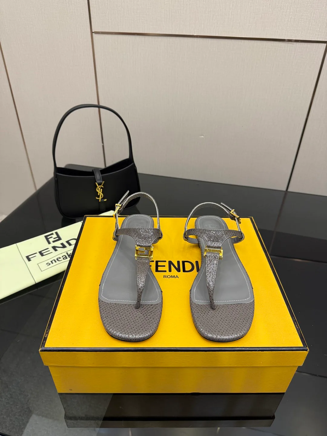 Сандалии Женские Fendi 5052110