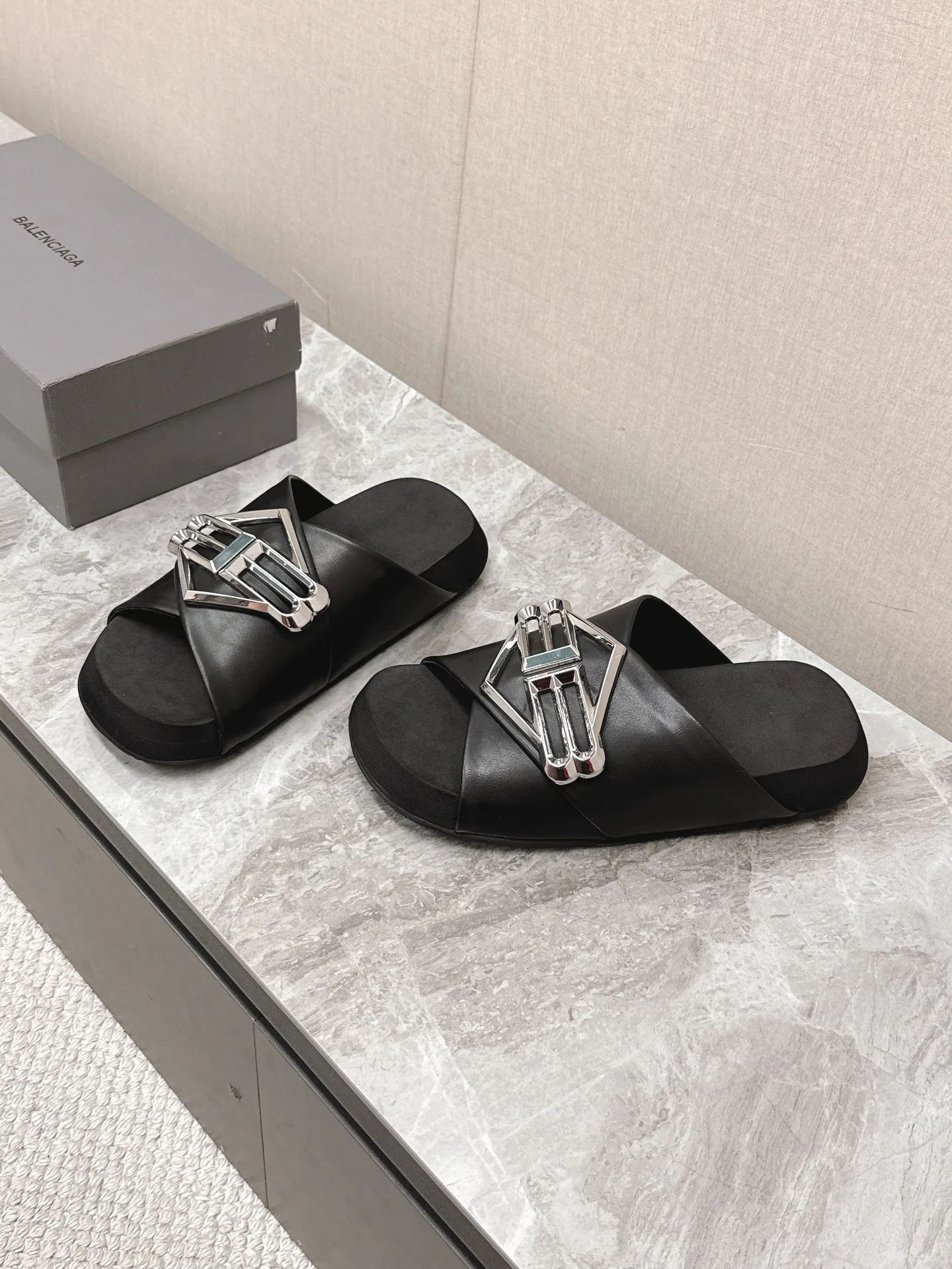 Шлепанцы Женские Balenciaga 11651011