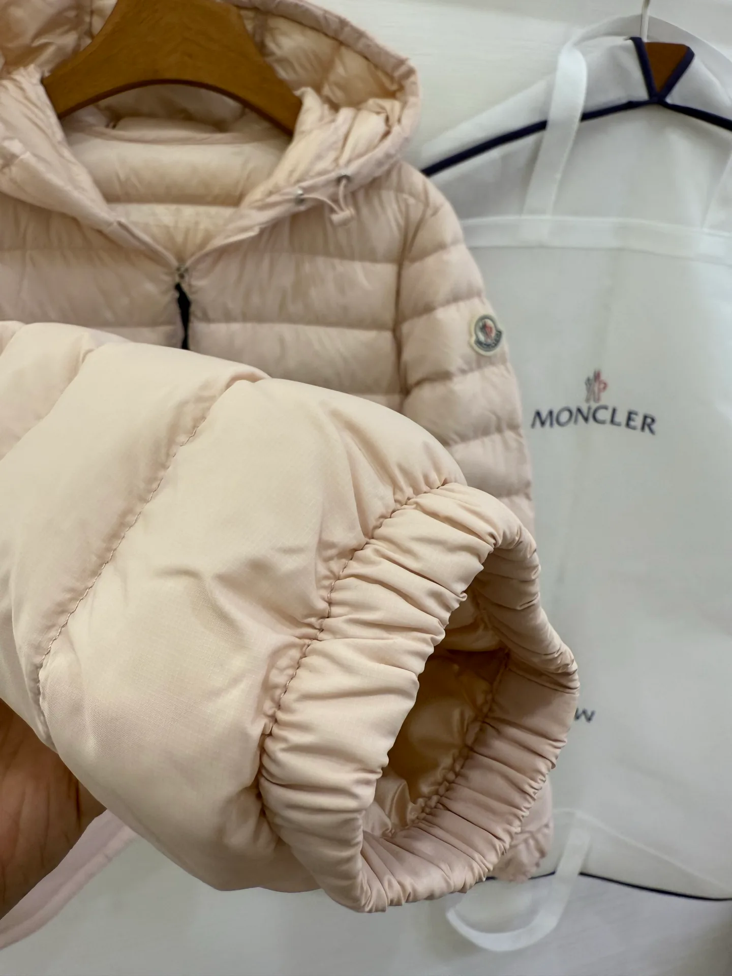 Куртки И Пуховики Женские Moncler 17918906