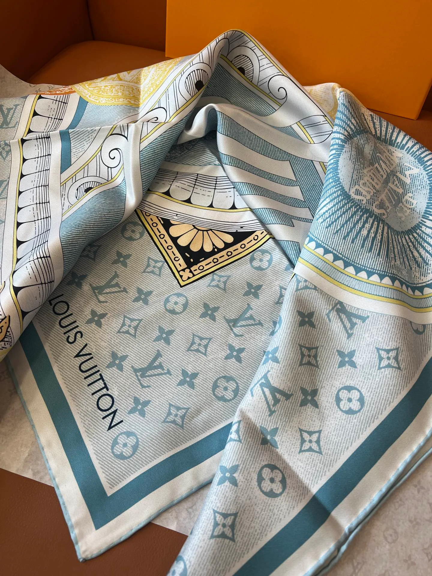 Шарфы Louis Vuitton 7210