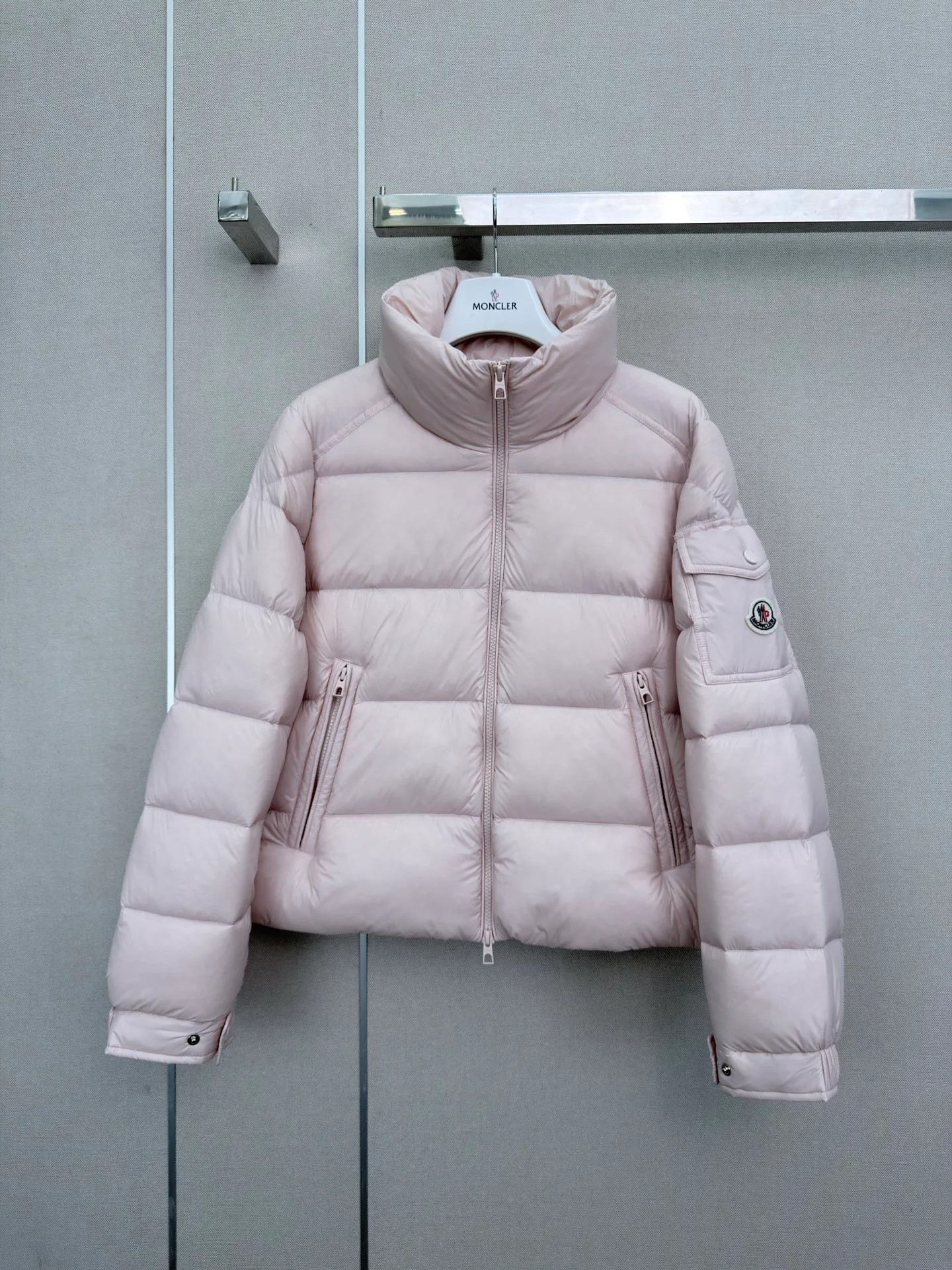 Куртки И Пуховики Женские Moncler 18439409