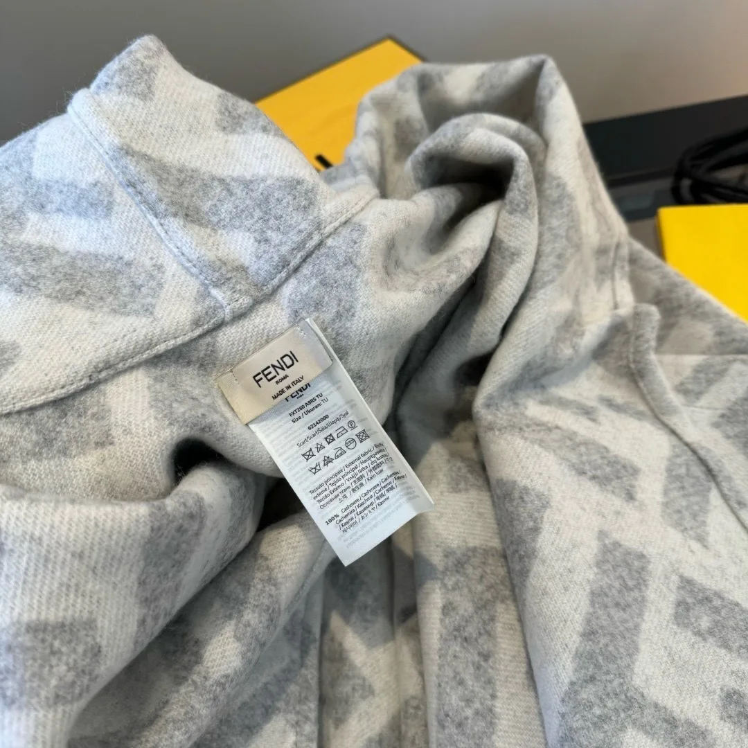 Пальто Женские Fendi 18627253