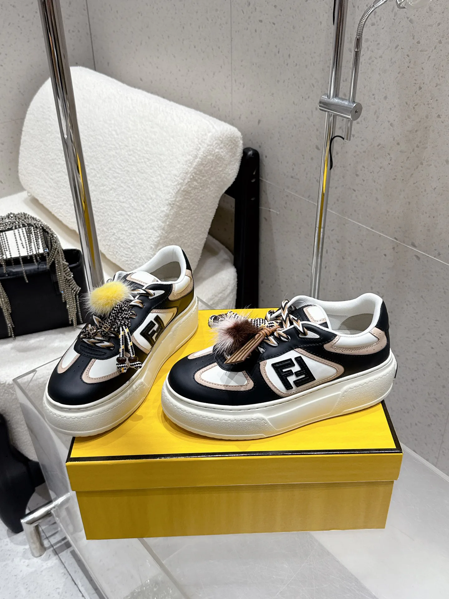 Кроссовки Женские Fendi 13078807