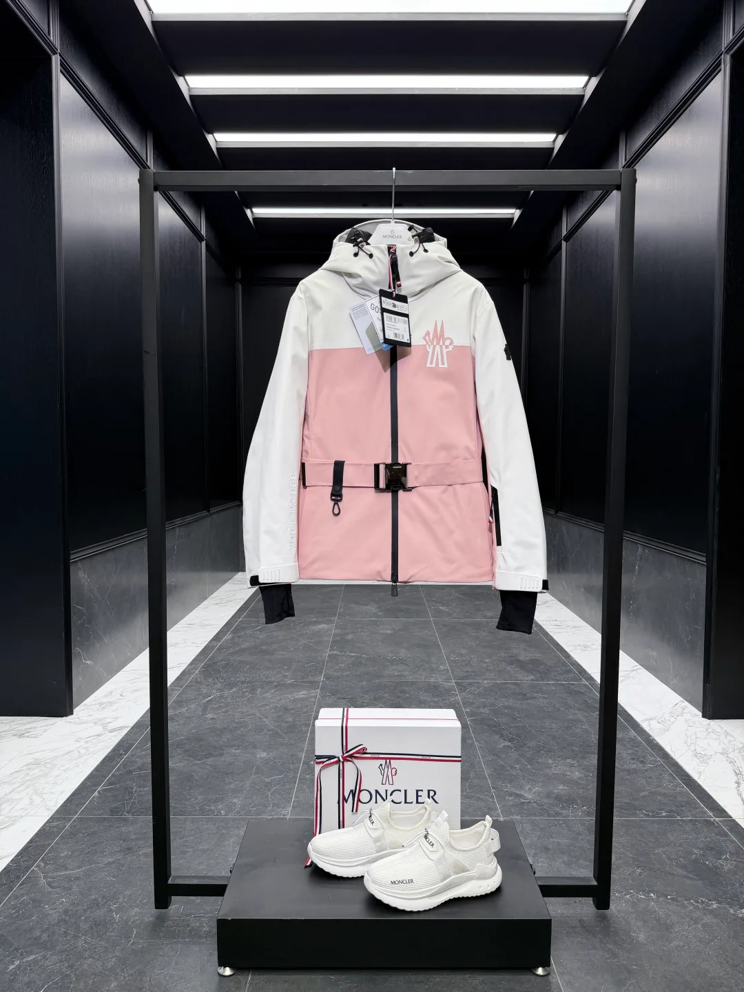 Куртки И Пуховики Женские Moncler 378389