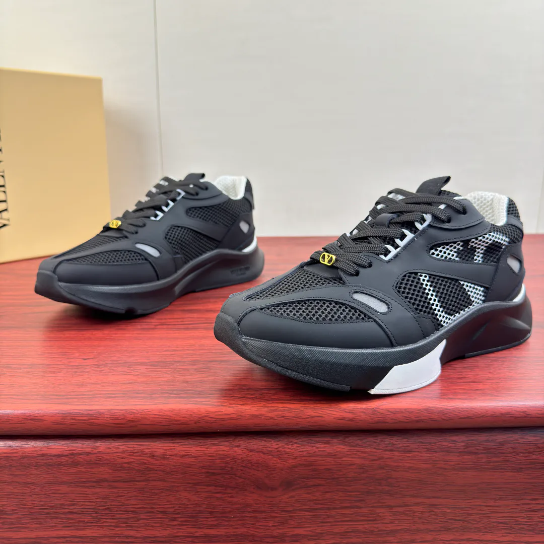 Кроссовки Мужские Valentino 17457773