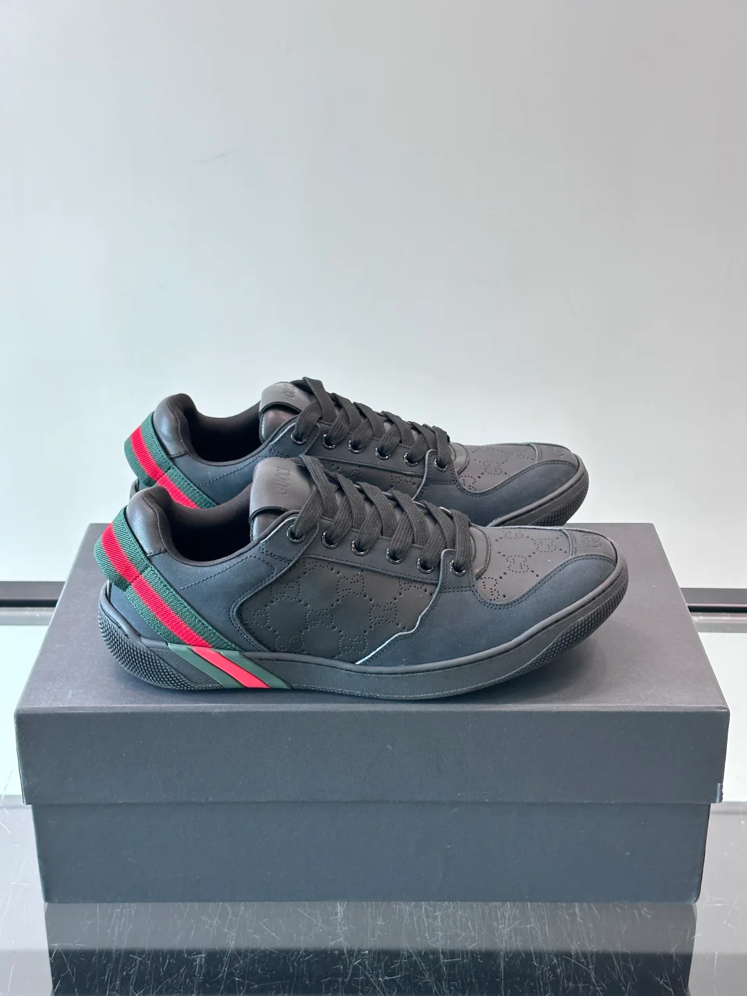 Кроссовки Женские Gucci 18449398