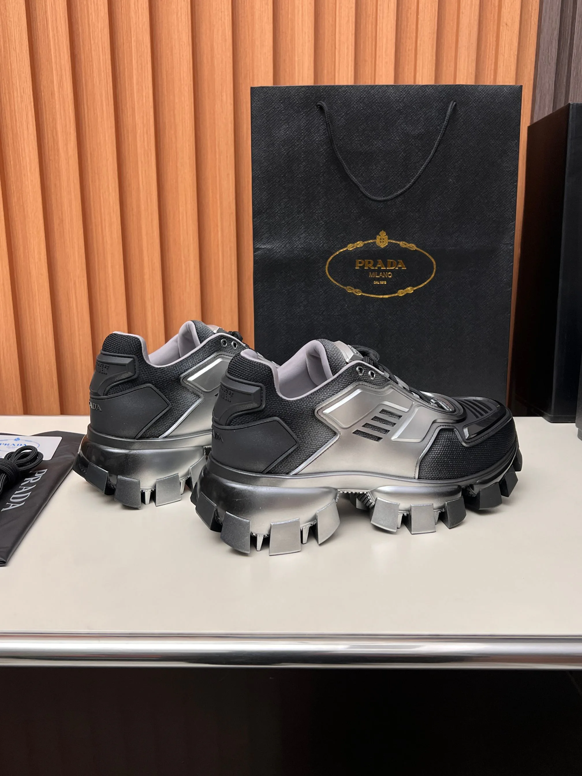 Кроссовки Женские Prada 881669