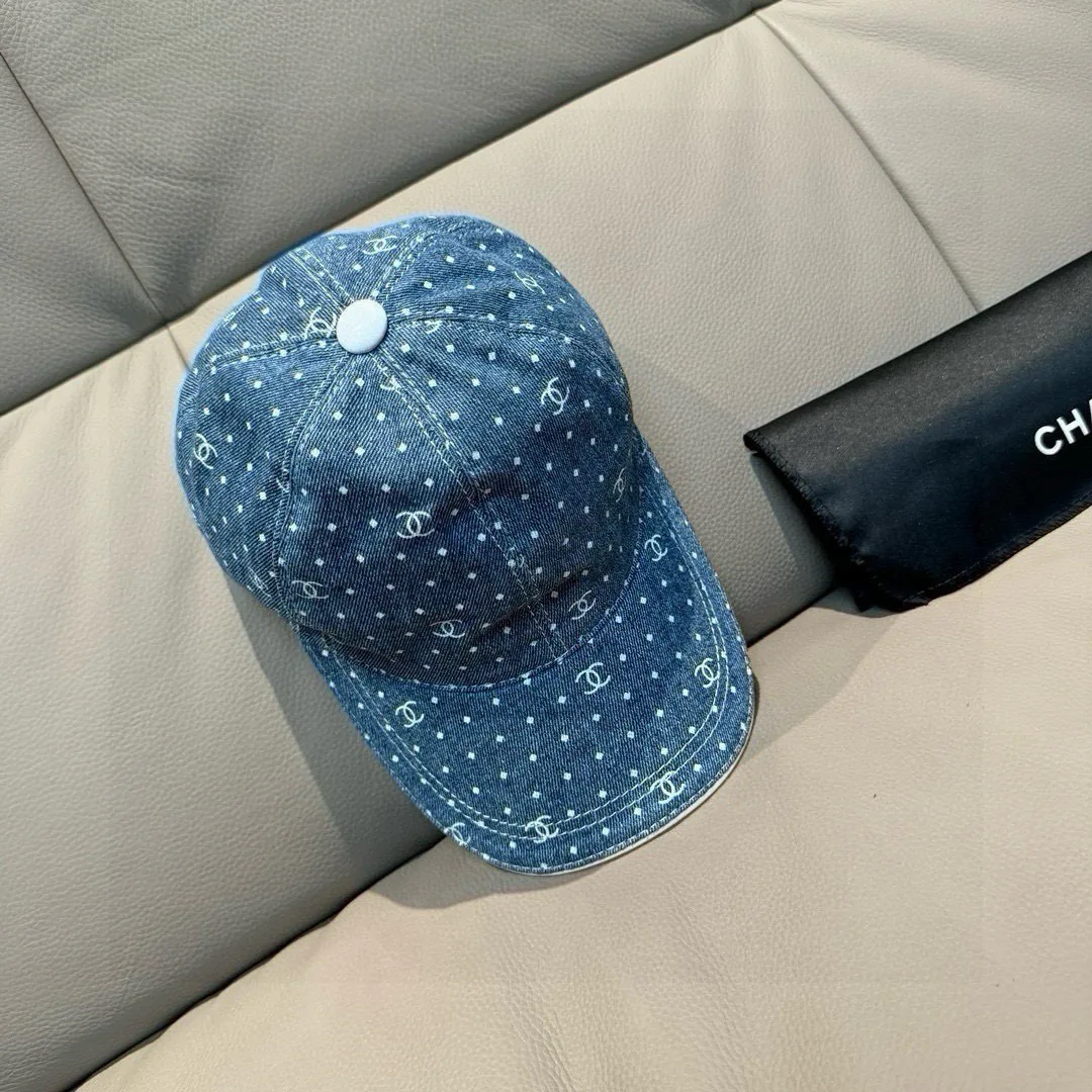 Головные Уборы Chanel 18347067