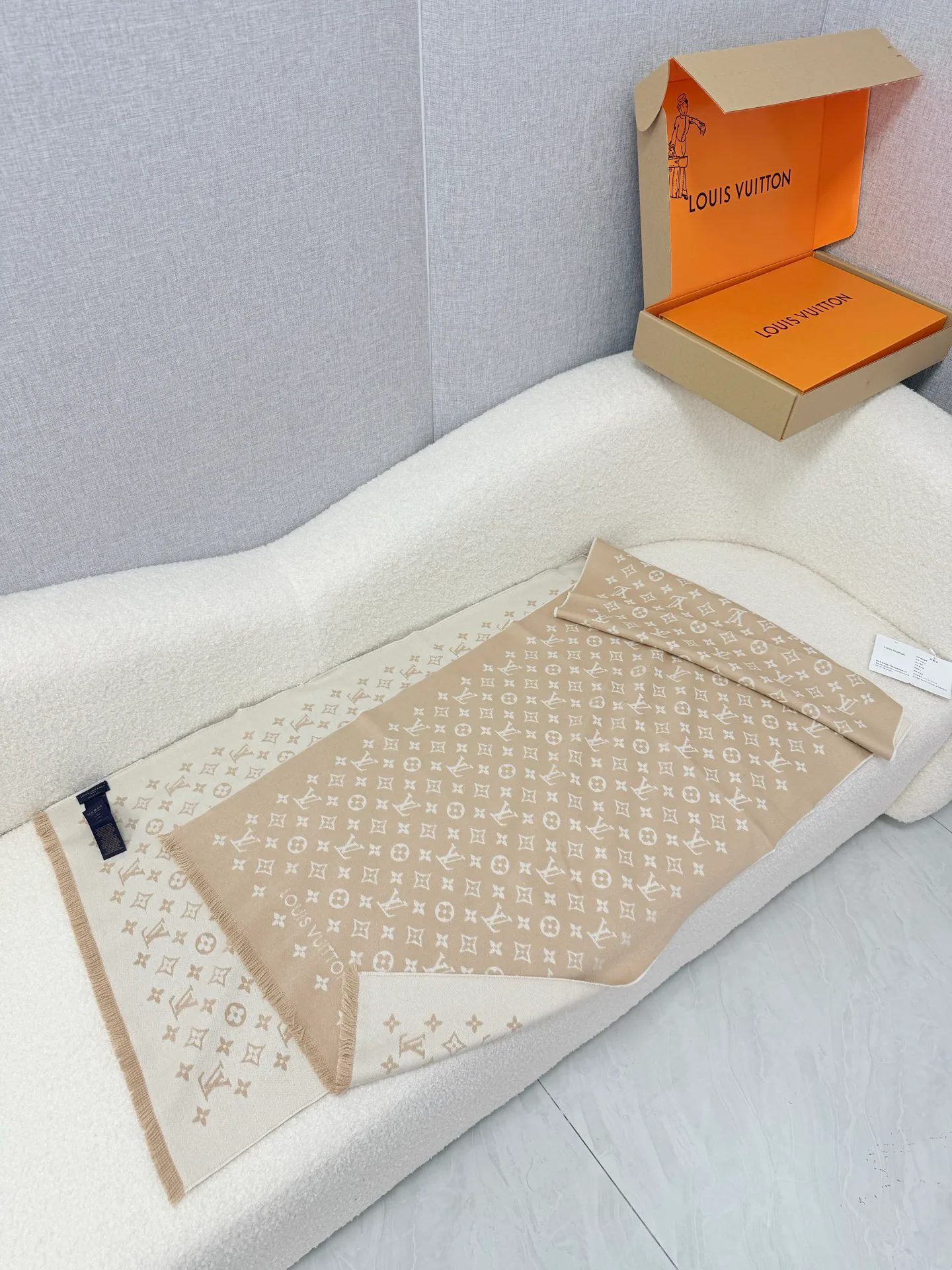 Шарфы Louis Vuitton 18627340