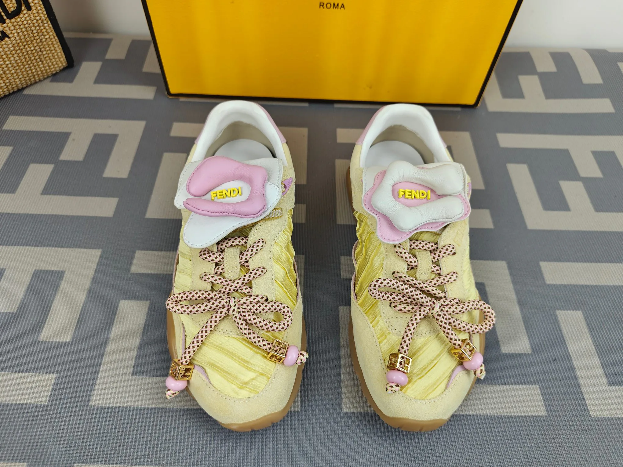 Кроссовки Женские Fendi 11776691