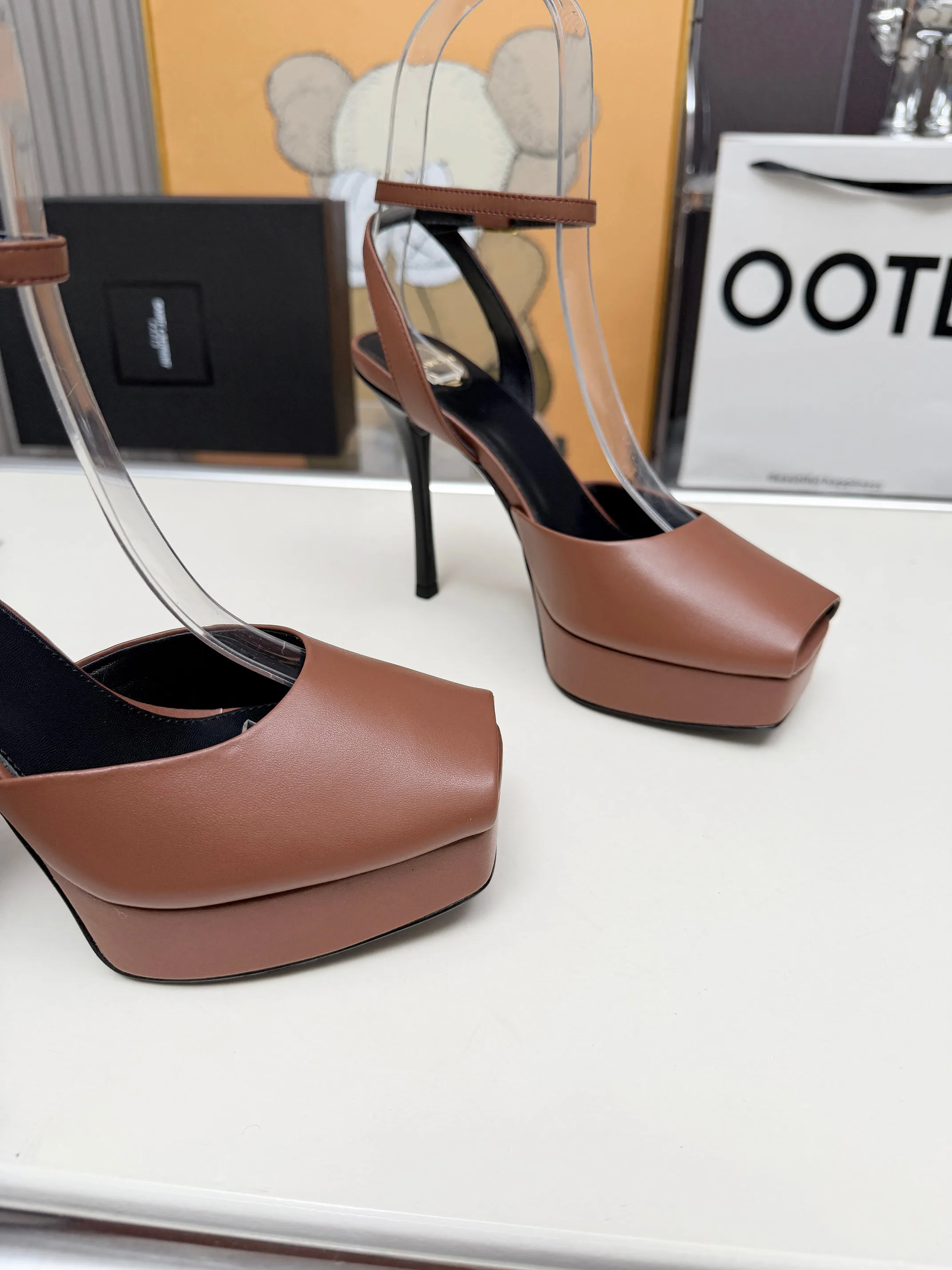 Босоножки Женские Saint Laurent 755718