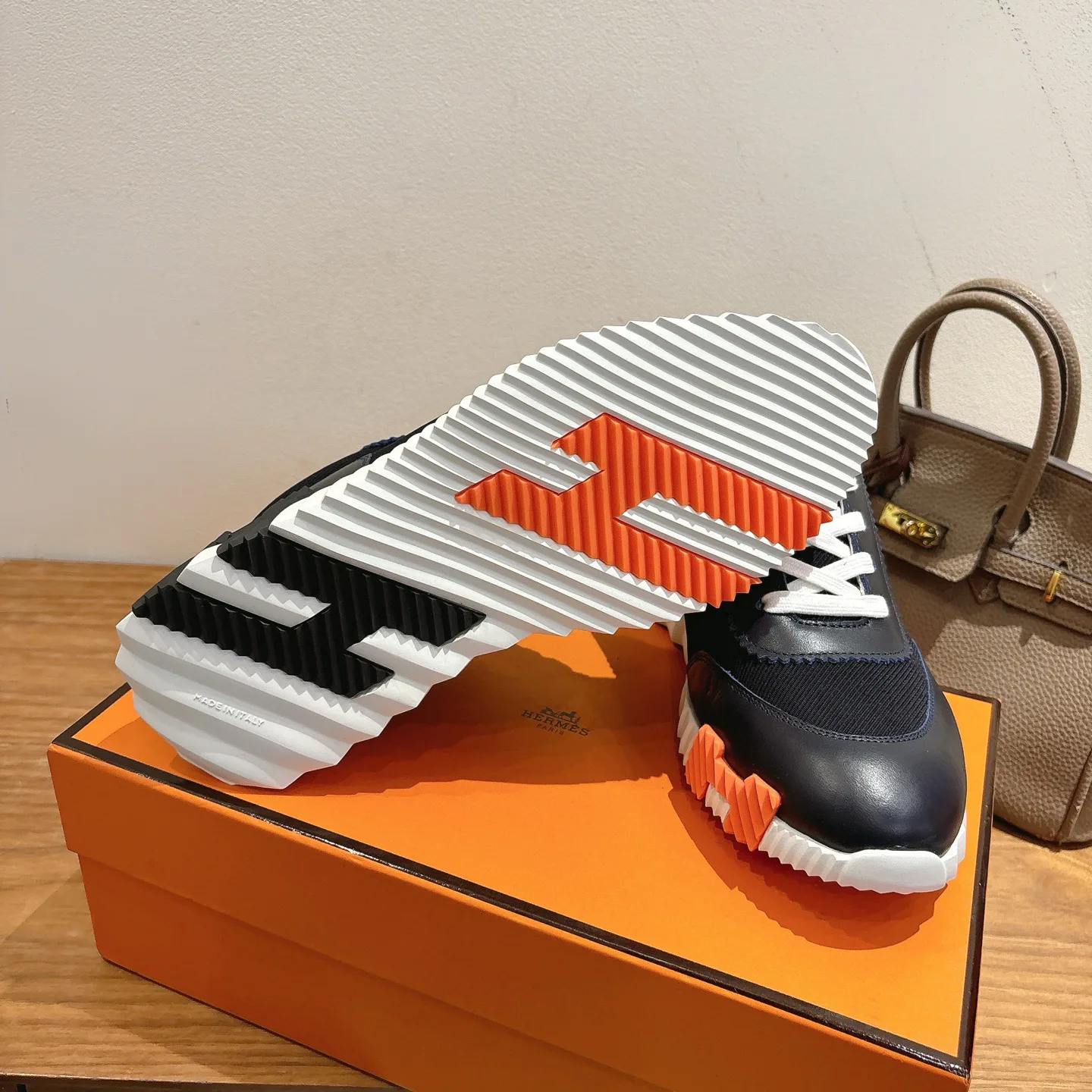 Кроссовки Женские Hermes 18729615