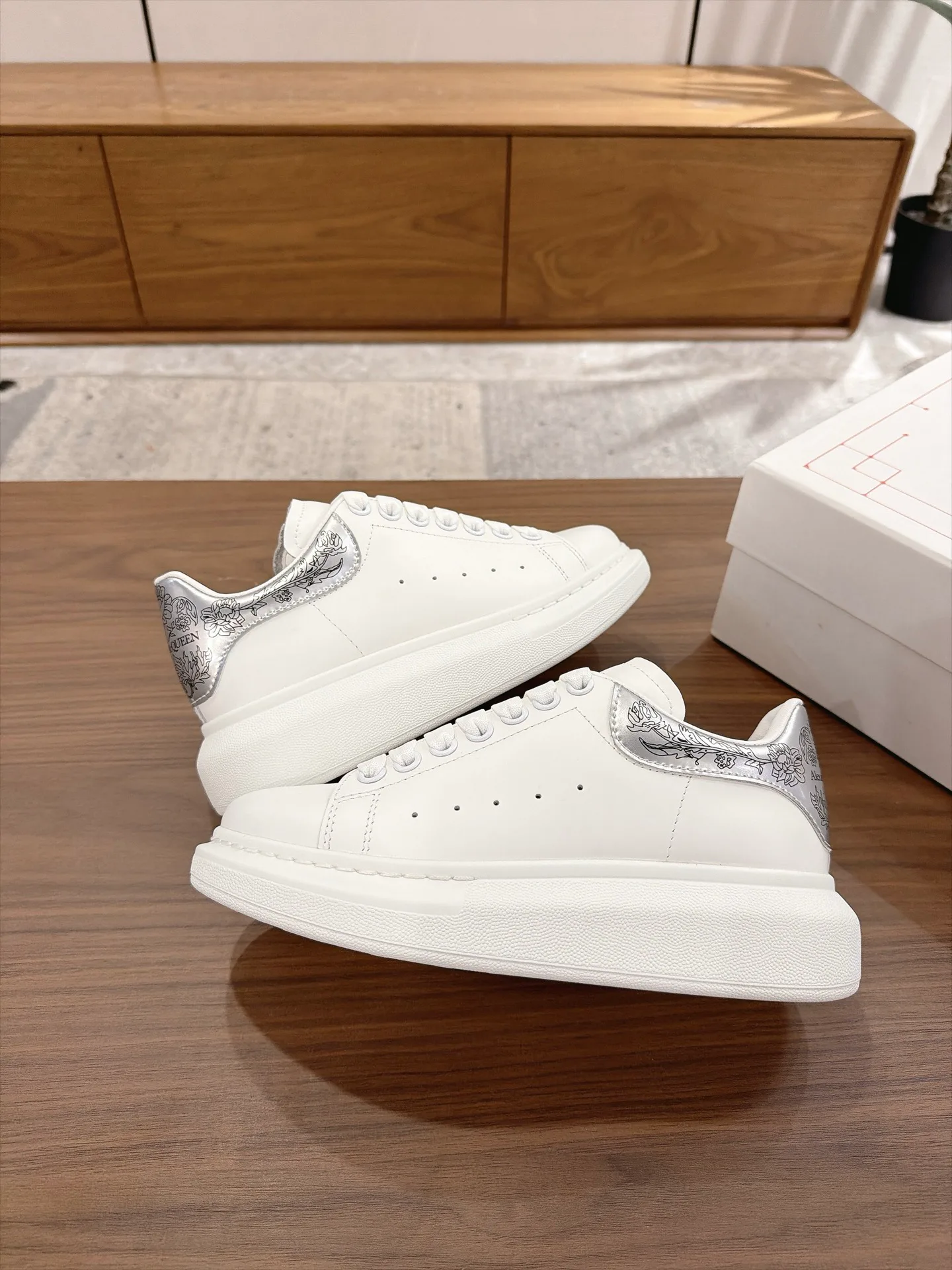 Кроссовки Женские Alexander Mcqueen 18219644