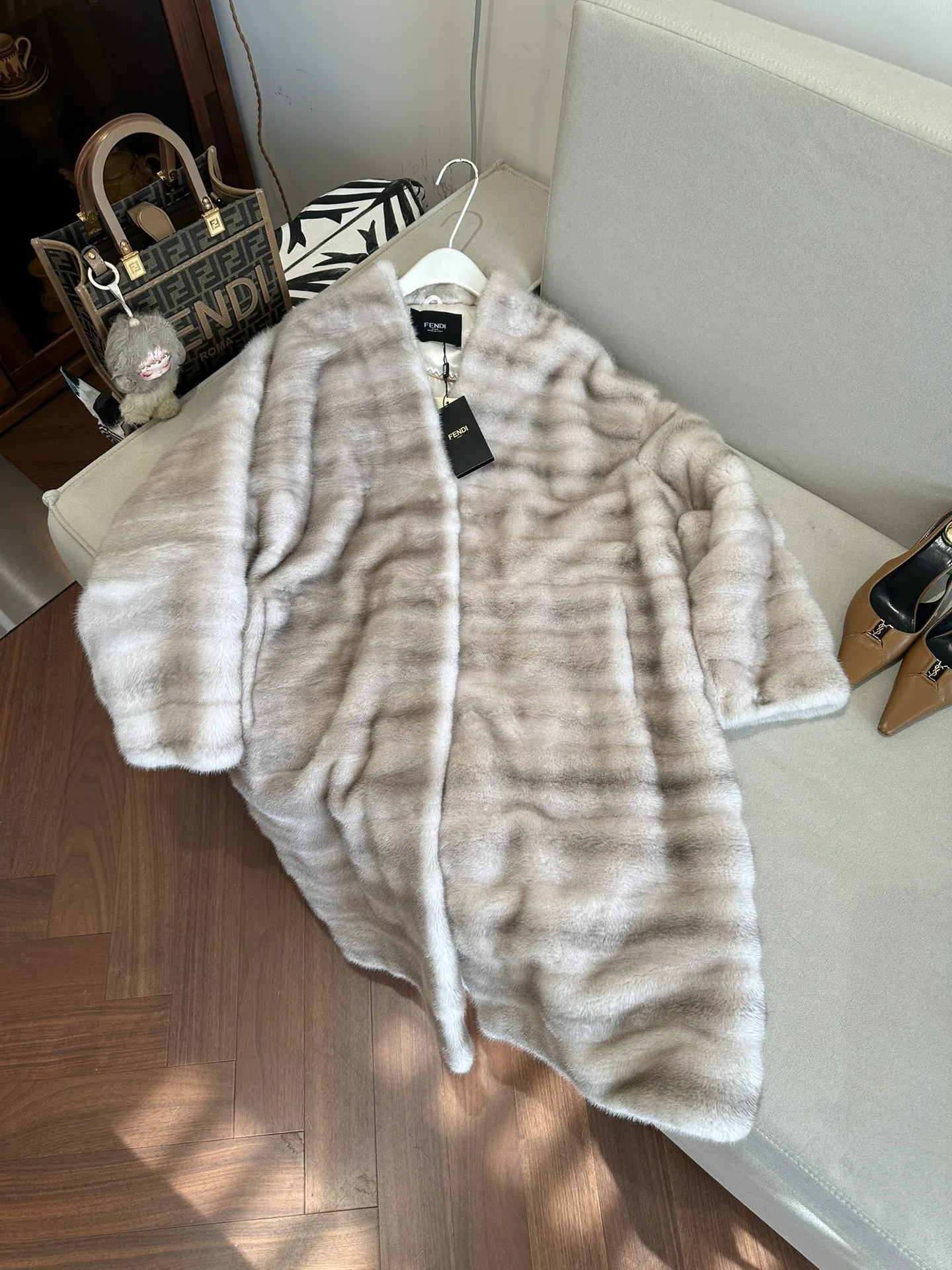 Шубы Женские Fendi 1388432