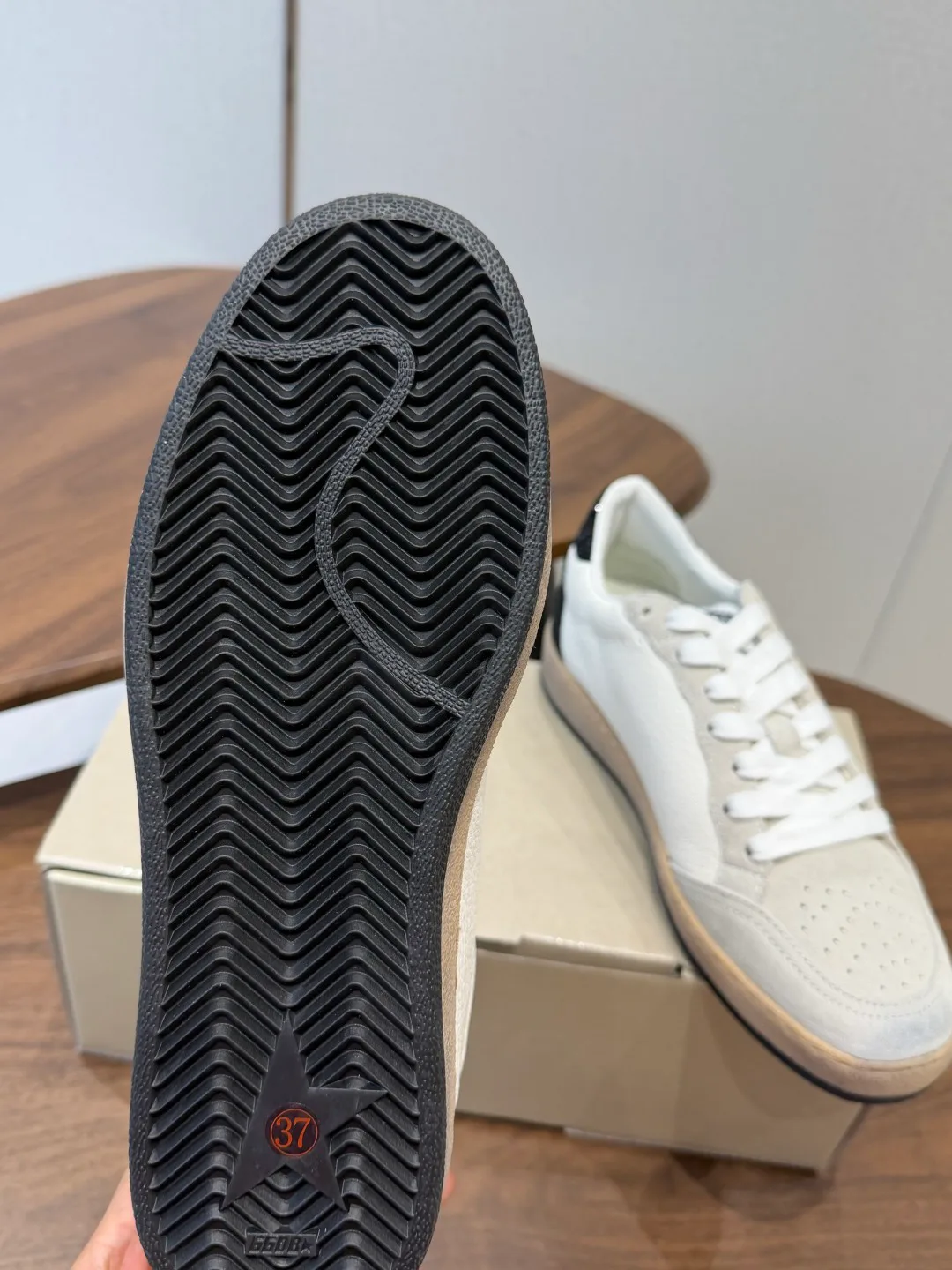 Кроссовки Женские Golden Goose 18357253