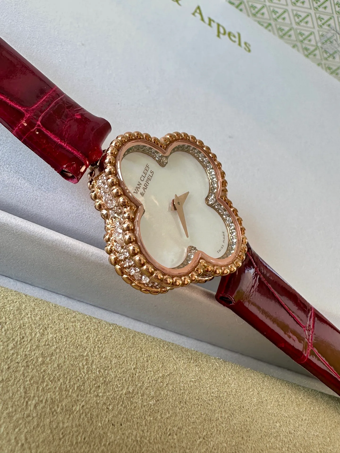 Часы Женские Van Cleef & Arpels 13071431