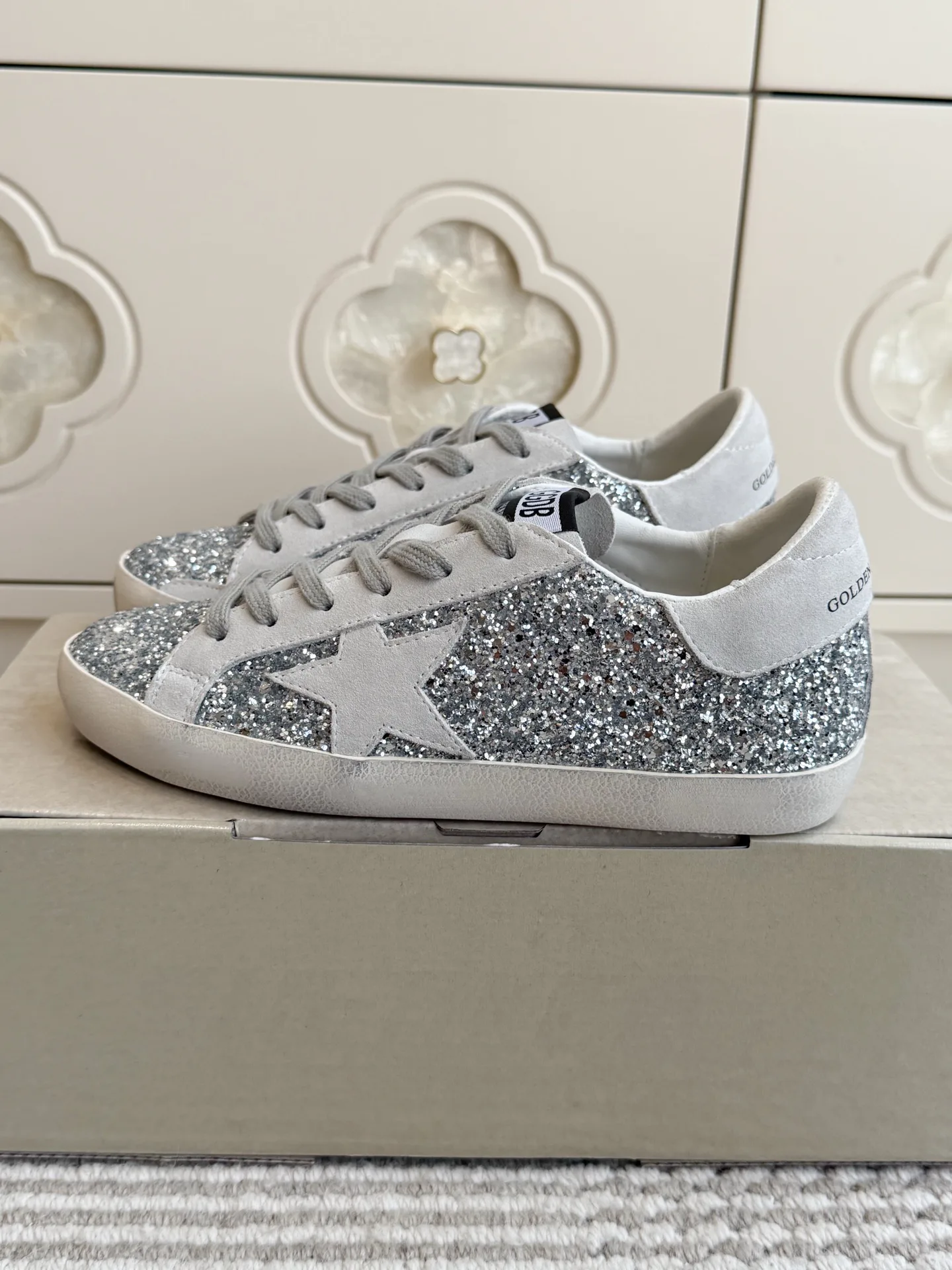 Кроссовки Женские Golden Goose 18737586